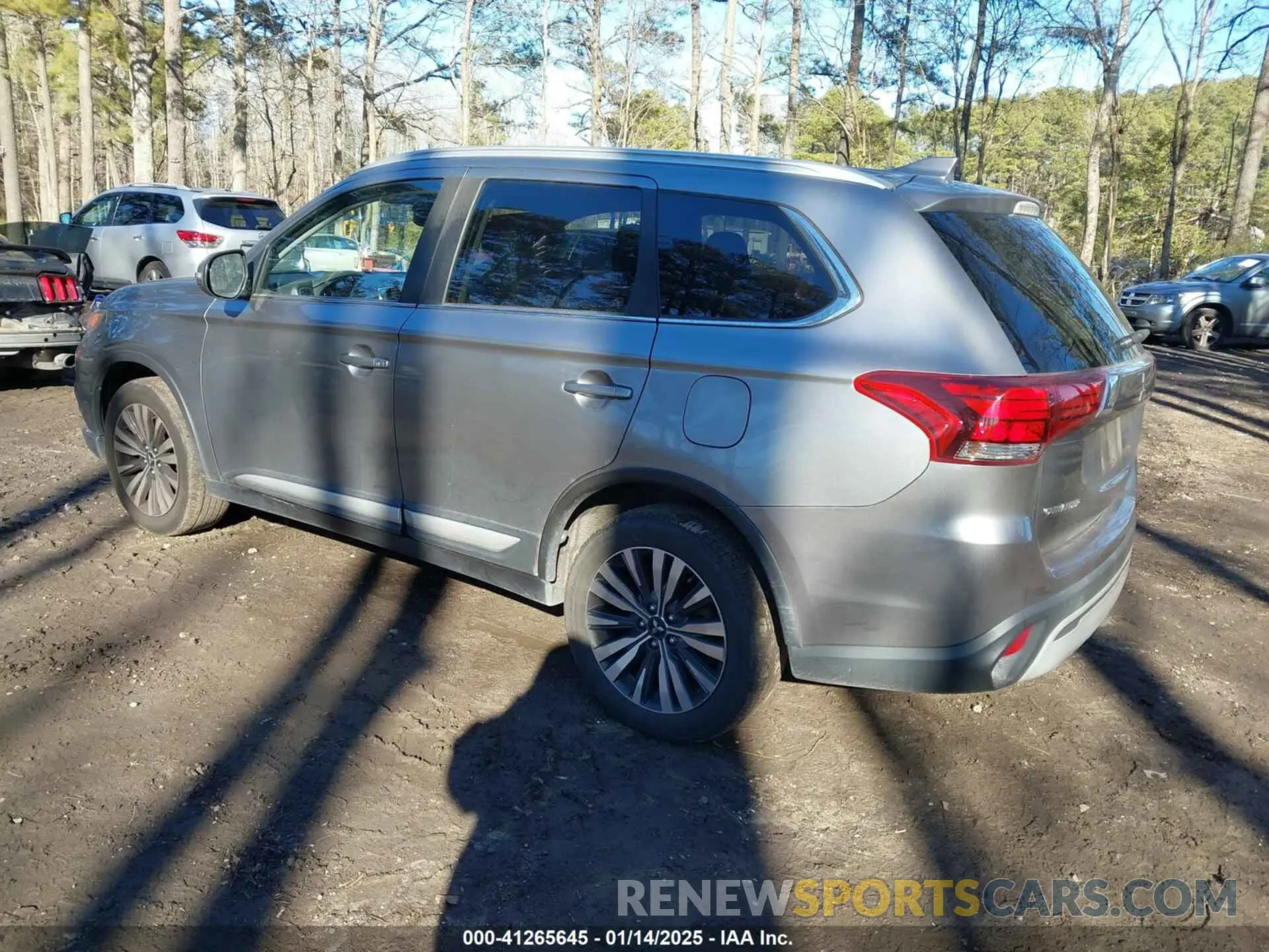 3 Фотография поврежденного автомобиля JA4AZ3A31LZ041204 MITSUBISHI OUTLANDER 2020