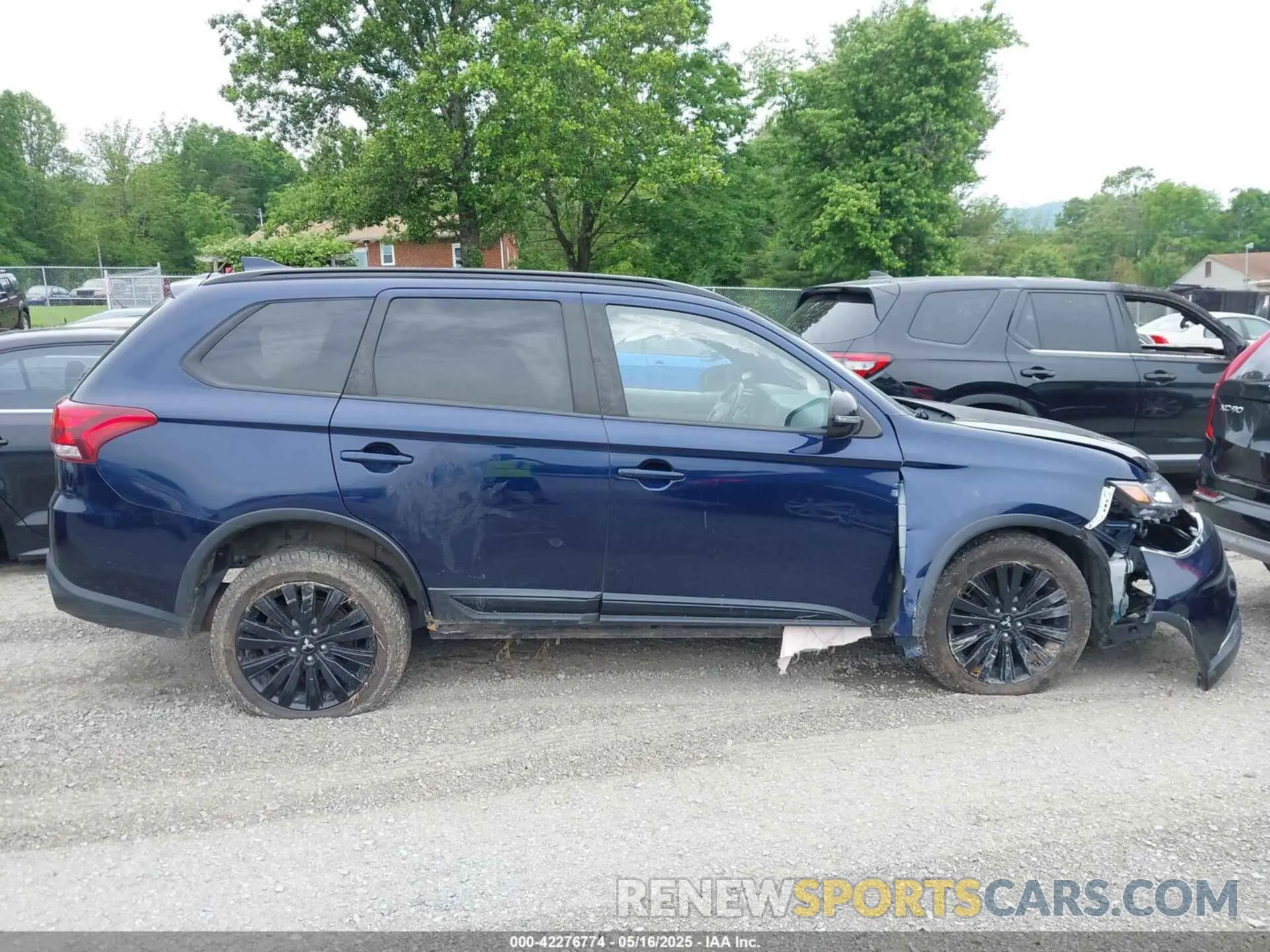 13 Photograph of a damaged car JA4AZ3A31LZ042840 MITSUBISHI OUTLANDER 2020