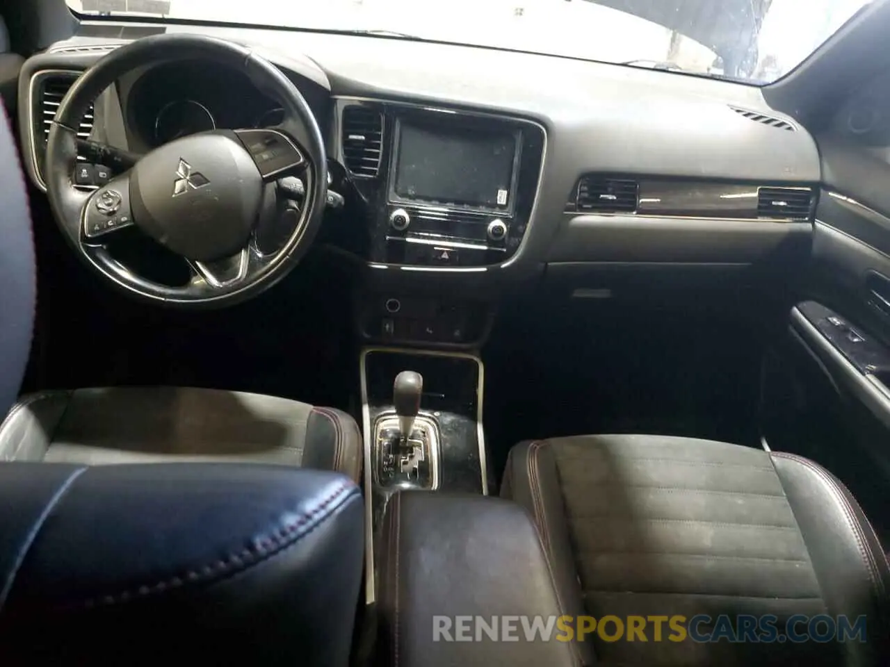8 Фотография поврежденного автомобиля JA4AZ3A32LZ032401 MITSUBISHI OUTLANDER 2020