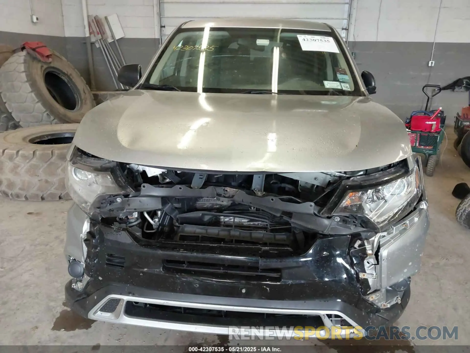 13 Фотография поврежденного автомобиля JA4AZ3A32LZ045956 MITSUBISHI OUTLANDER 2020