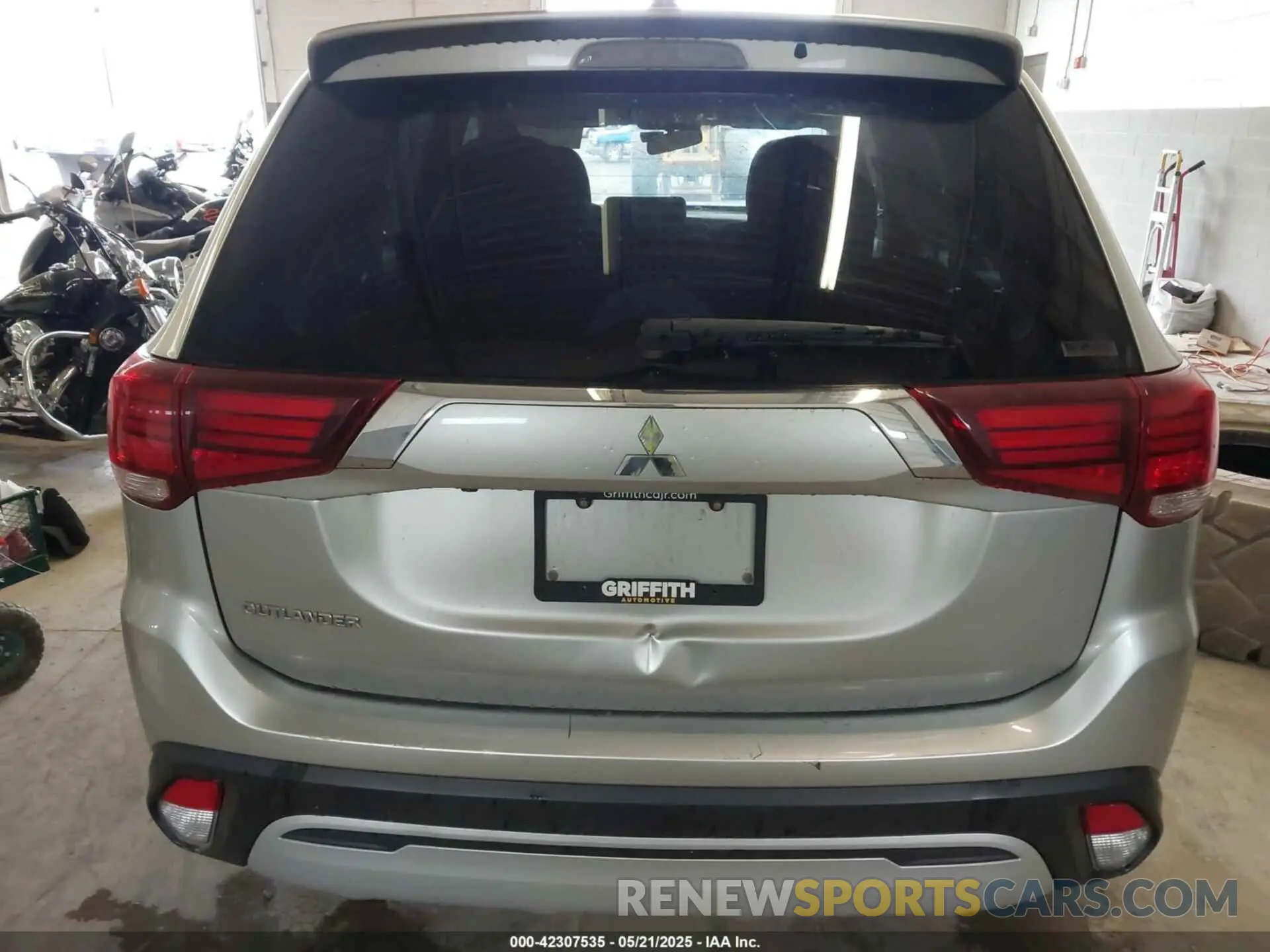 17 Фотография поврежденного автомобиля JA4AZ3A32LZ045956 MITSUBISHI OUTLANDER 2020