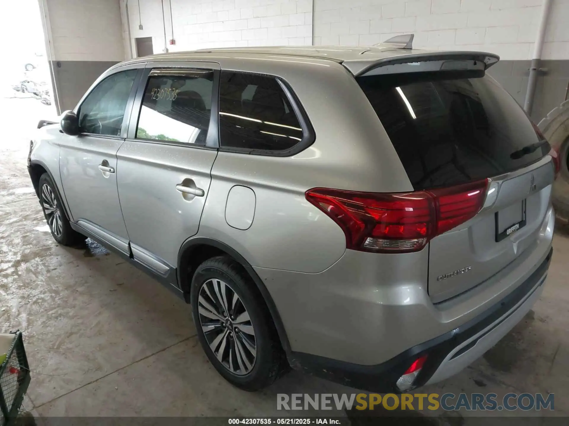 3 Фотография поврежденного автомобиля JA4AZ3A32LZ045956 MITSUBISHI OUTLANDER 2020