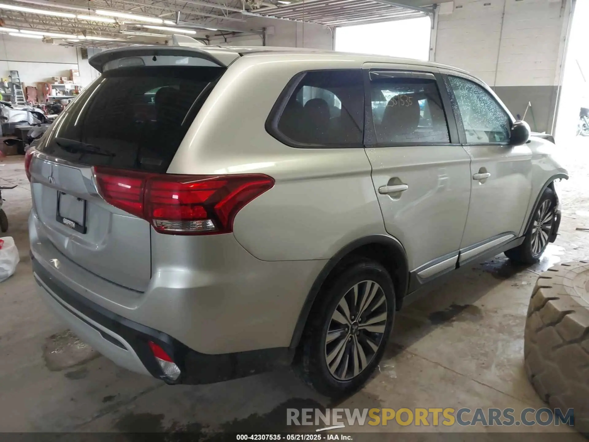 4 Фотография поврежденного автомобиля JA4AZ3A32LZ045956 MITSUBISHI OUTLANDER 2020