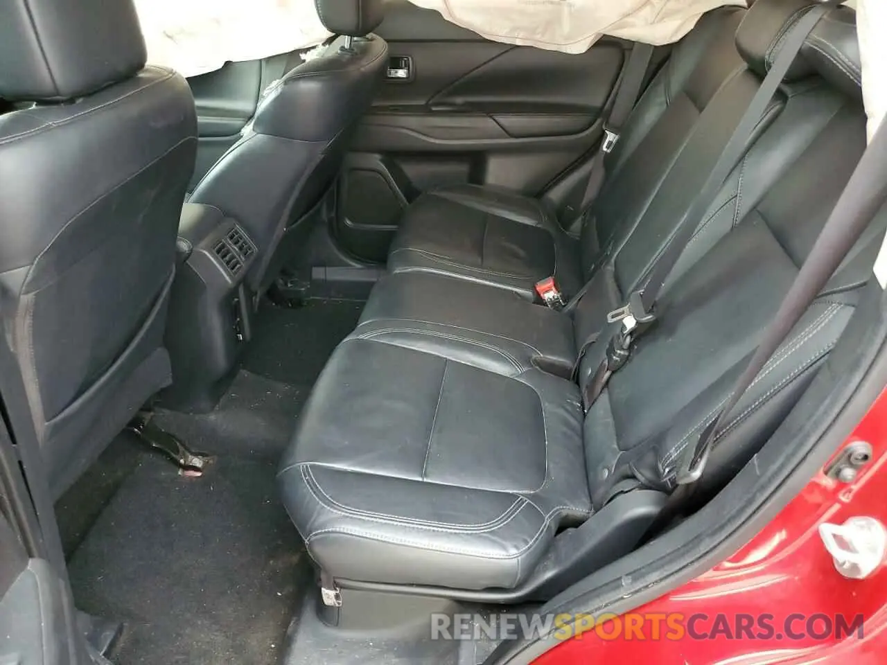 11 Photograph of a damaged car JA4AZ3A33LZ025571 MITSUBISHI OUTLANDER 2020