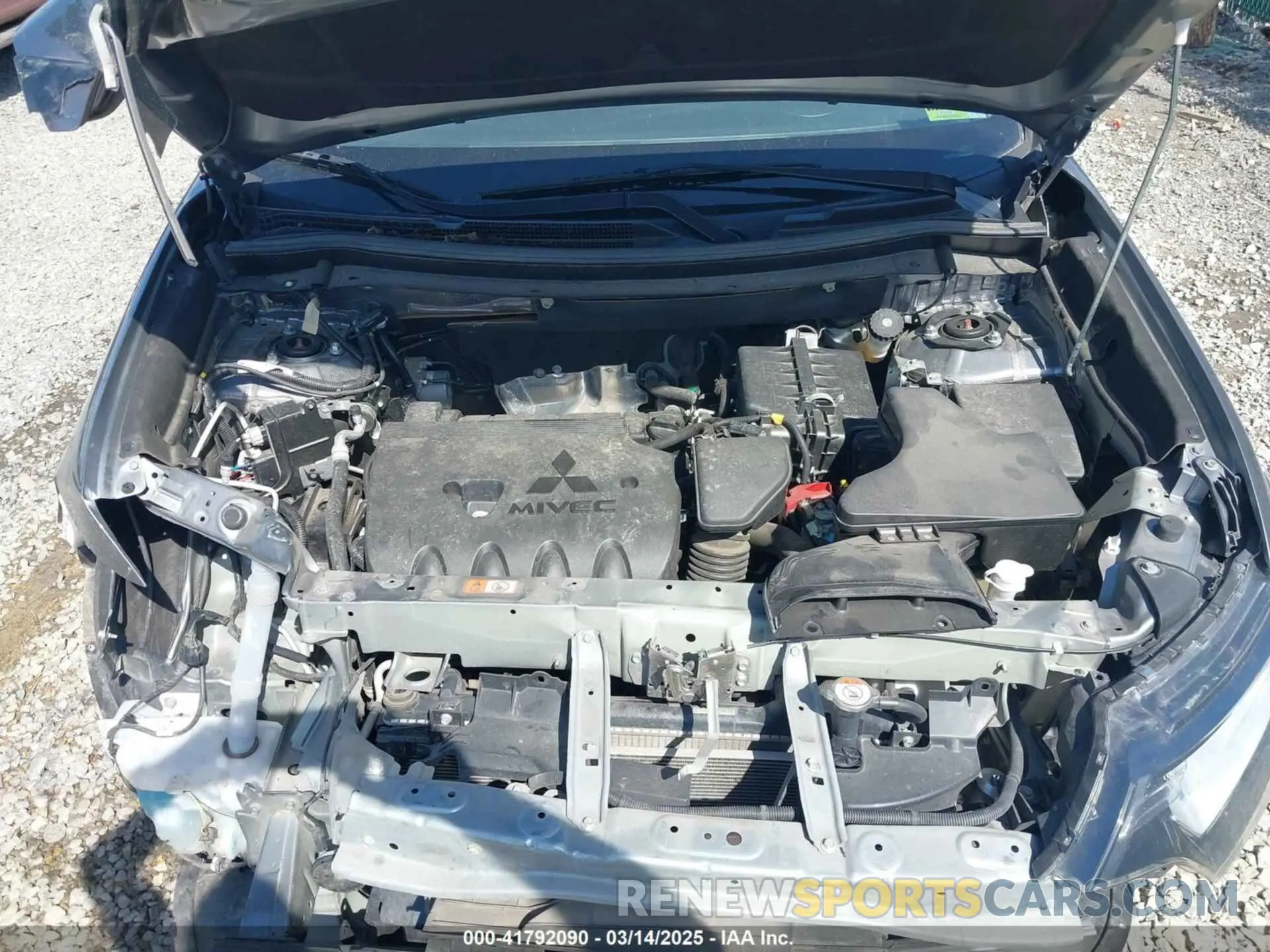 10 Фотография поврежденного автомобиля JA4AZ3A33LZ026557 MITSUBISHI OUTLANDER 2020