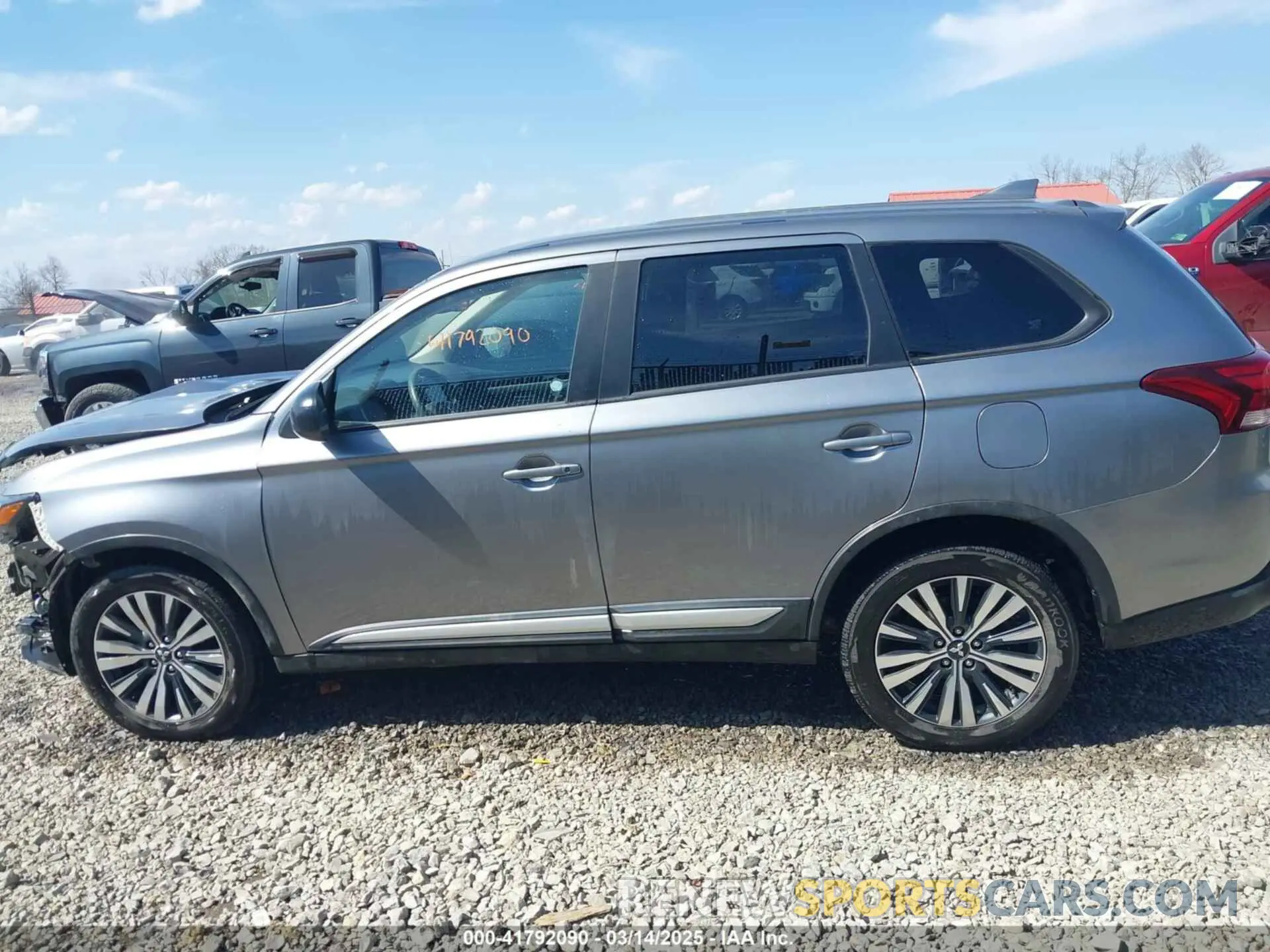 15 Фотография поврежденного автомобиля JA4AZ3A33LZ026557 MITSUBISHI OUTLANDER 2020
