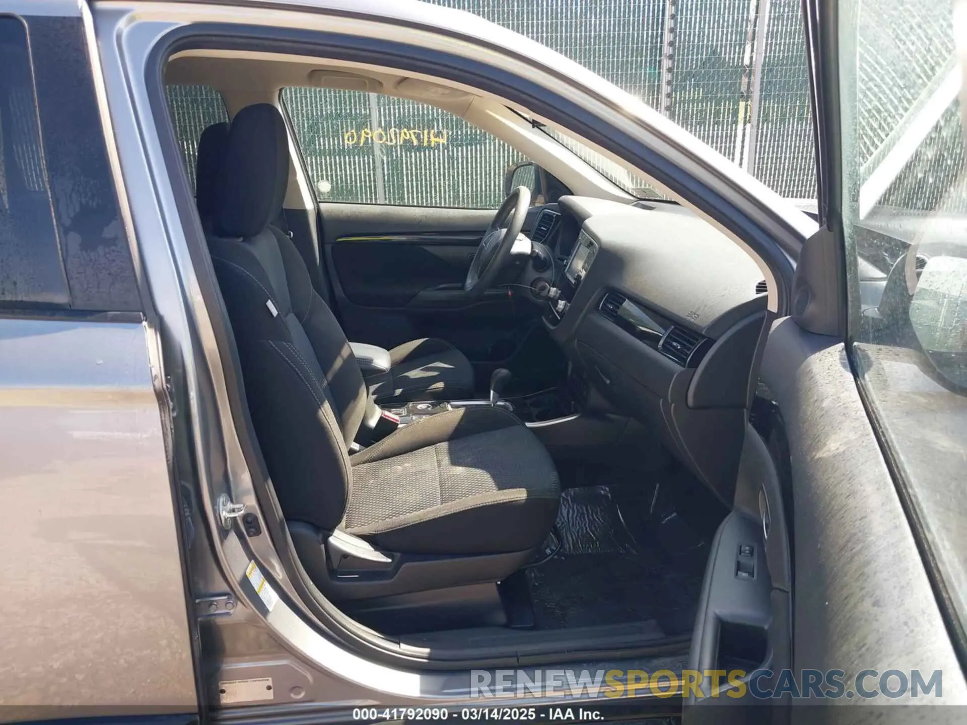 5 Фотография поврежденного автомобиля JA4AZ3A33LZ026557 MITSUBISHI OUTLANDER 2020
