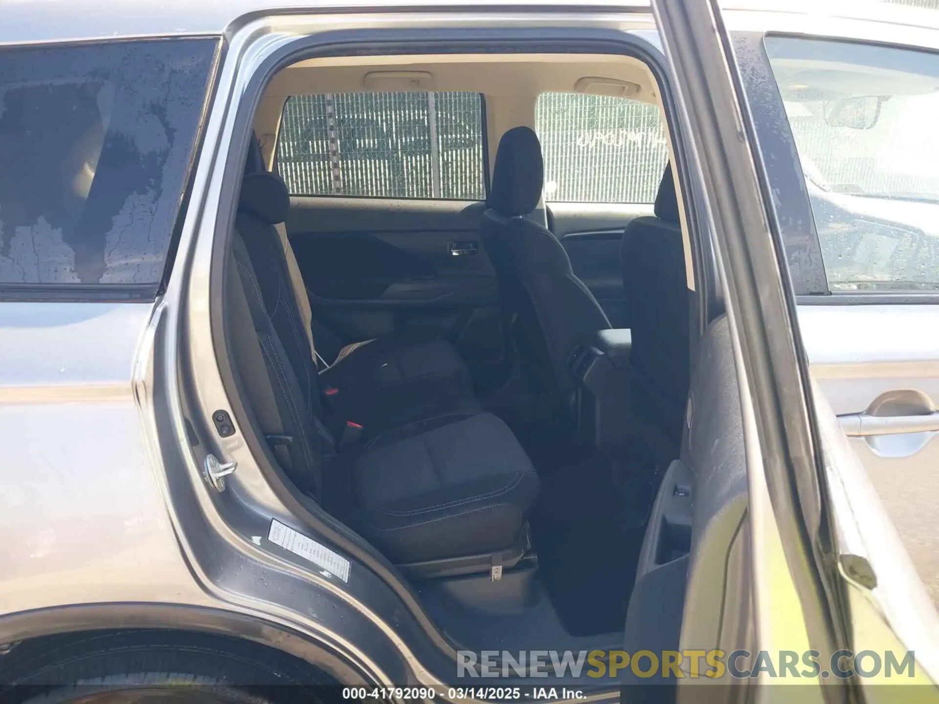 8 Фотография поврежденного автомобиля JA4AZ3A33LZ026557 MITSUBISHI OUTLANDER 2020