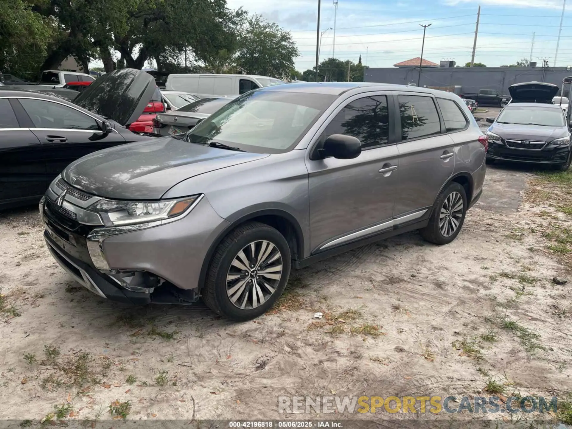 2 Фотография поврежденного автомобиля JA4AZ3A33LZ026770 MITSUBISHI OUTLANDER 2020