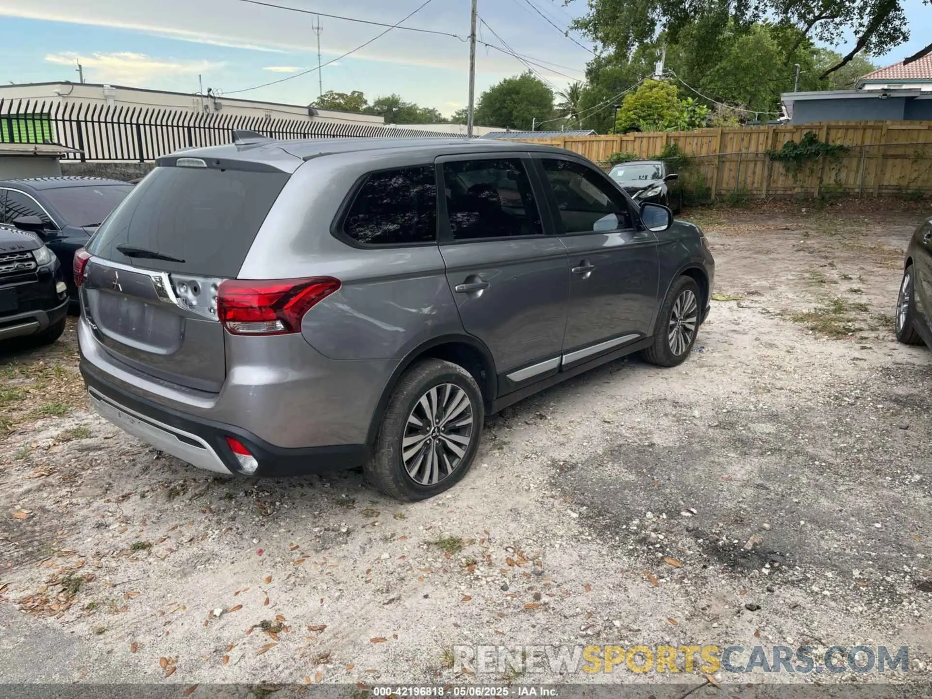 4 Фотография поврежденного автомобиля JA4AZ3A33LZ026770 MITSUBISHI OUTLANDER 2020