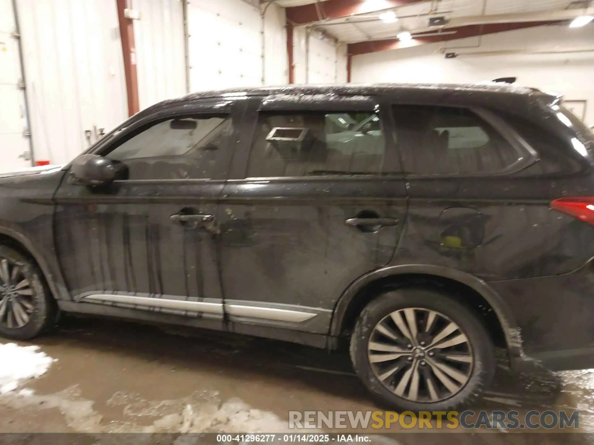 14 Photograph of a damaged car JA4AZ3A33LZ048610 MITSUBISHI OUTLANDER 2020