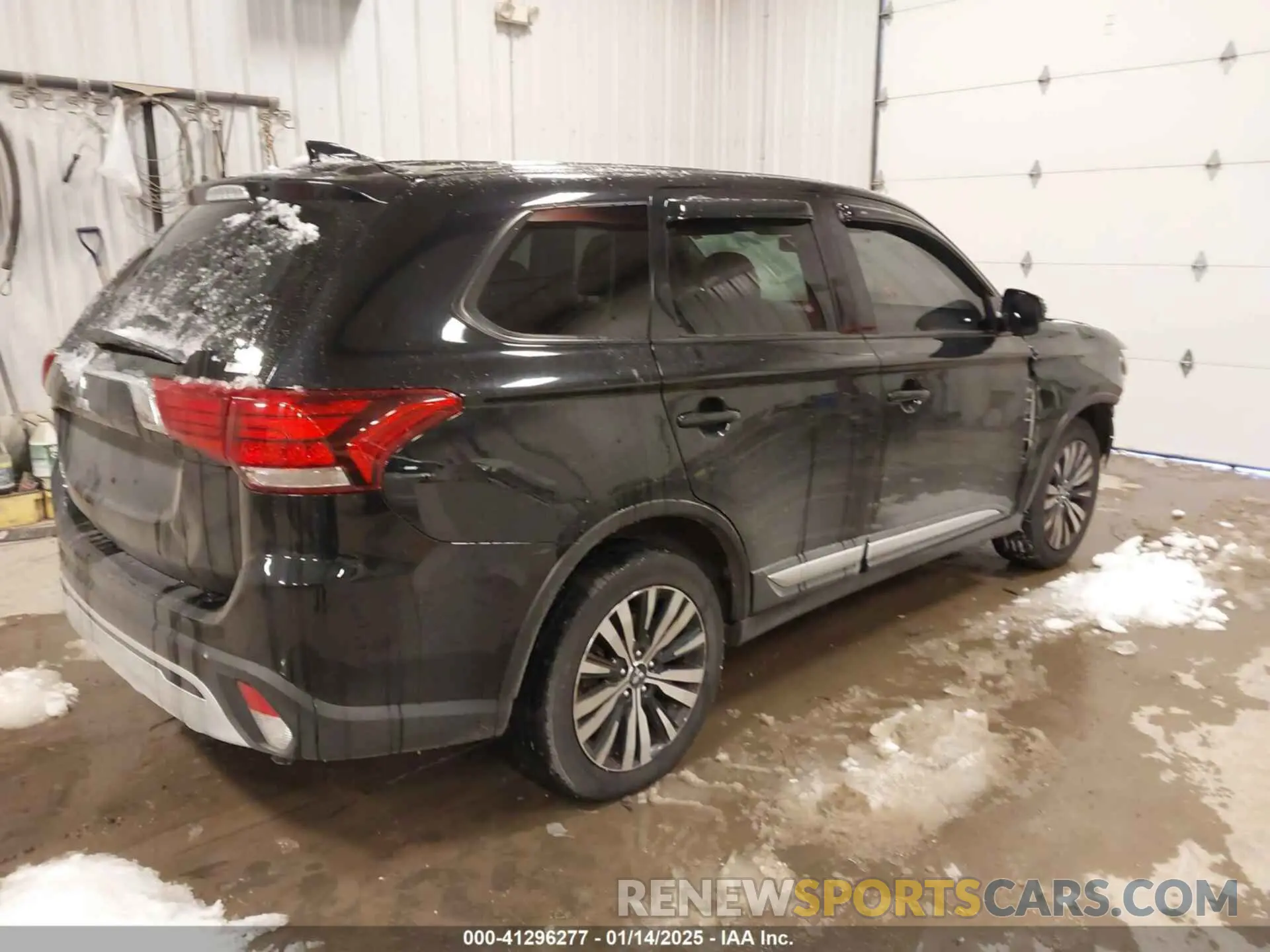 4 Photograph of a damaged car JA4AZ3A33LZ048610 MITSUBISHI OUTLANDER 2020