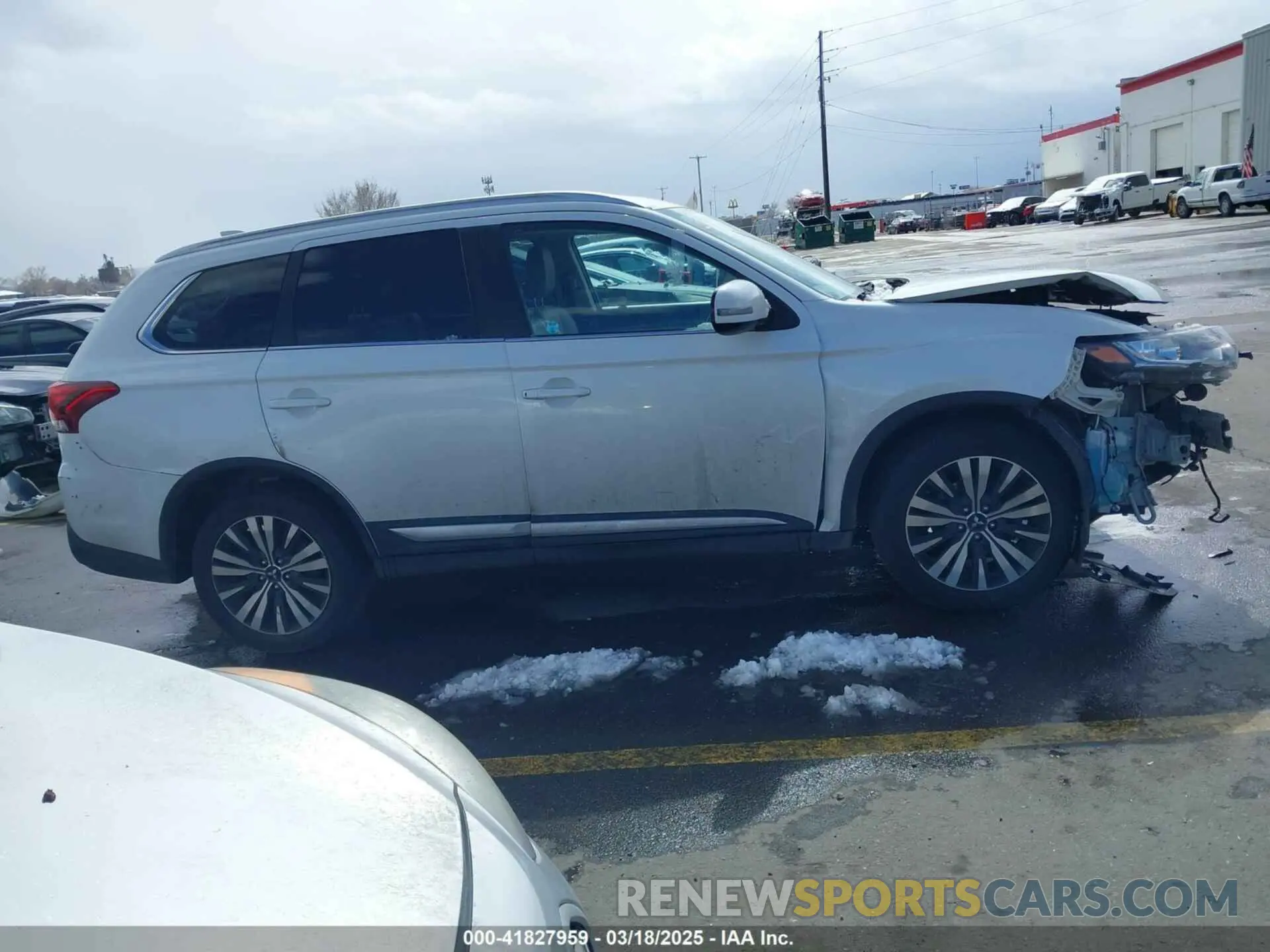 14 Photograph of a damaged car JA4AZ3A34LZ019598 MITSUBISHI OUTLANDER 2020