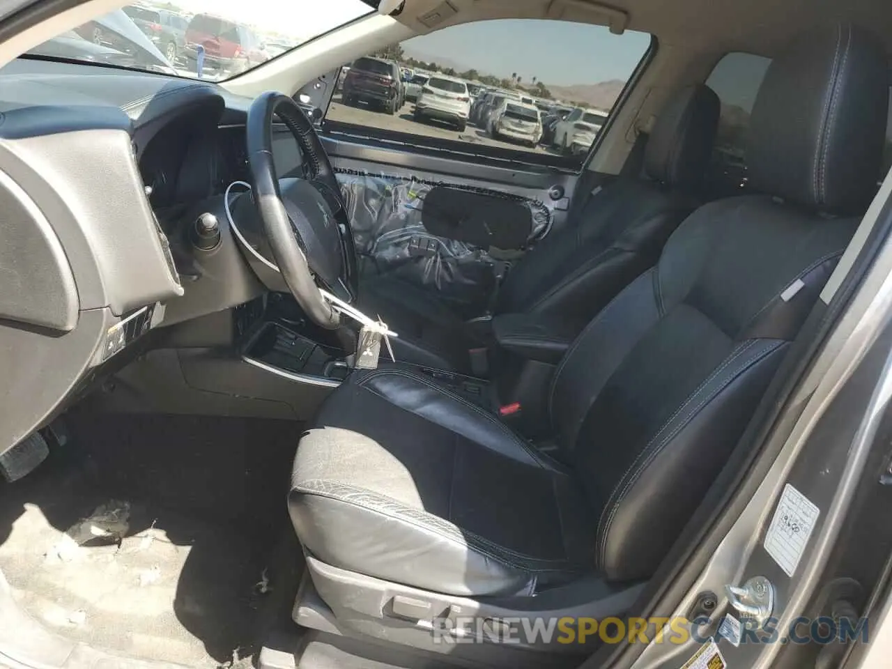 7 Photograph of a damaged car JA4AZ3A34LZ020315 MITSUBISHI OUTLANDER 2020