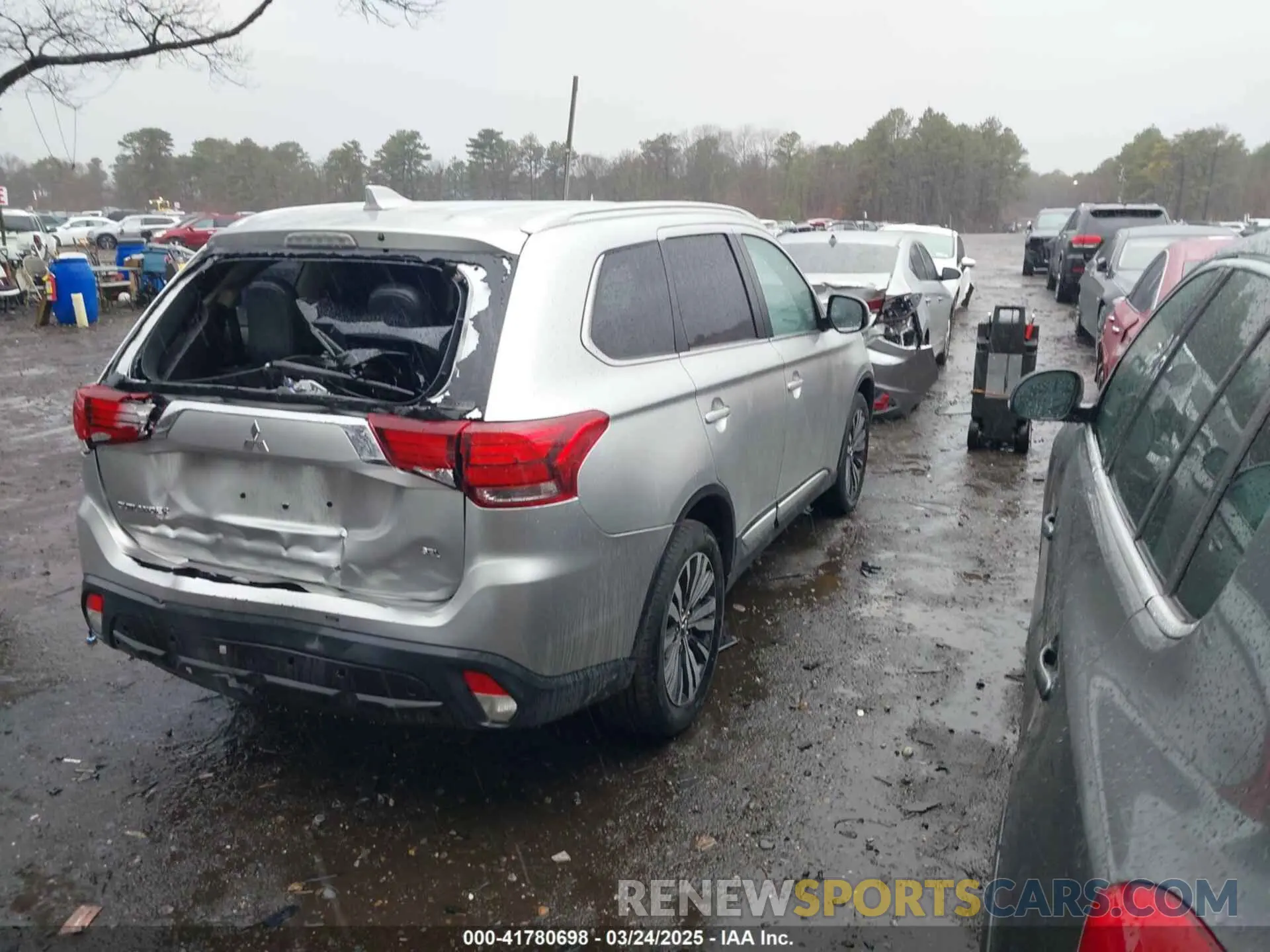 4 Photograph of a damaged car JA4AZ3A34LZ034022 MITSUBISHI OUTLANDER 2020