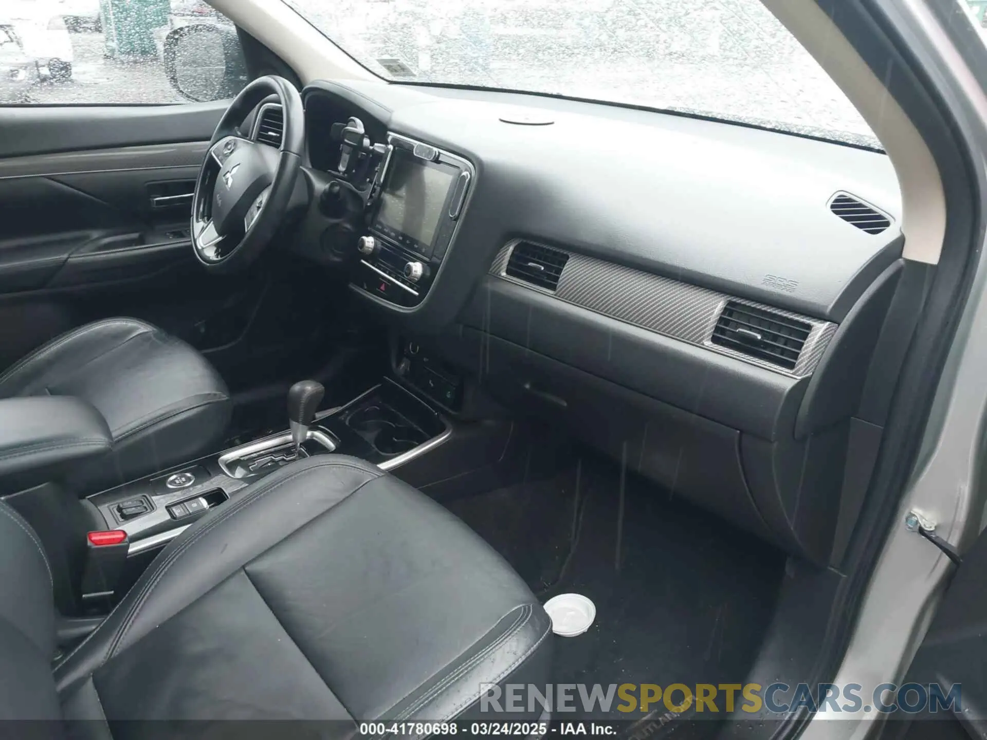 5 Photograph of a damaged car JA4AZ3A34LZ034022 MITSUBISHI OUTLANDER 2020