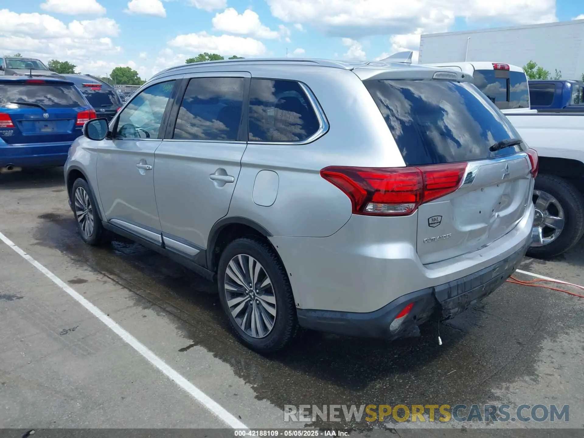 3 Photograph of a damaged car JA4AZ3A34LZ040810 MITSUBISHI OUTLANDER 2020