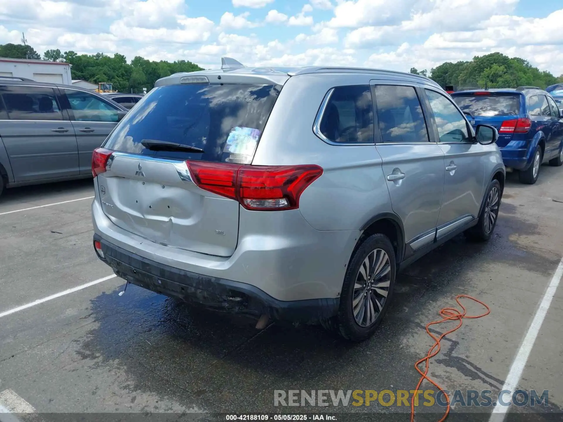 4 Photograph of a damaged car JA4AZ3A34LZ040810 MITSUBISHI OUTLANDER 2020