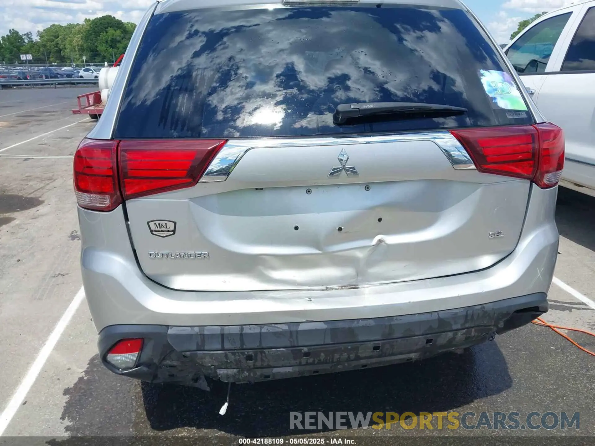 6 Photograph of a damaged car JA4AZ3A34LZ040810 MITSUBISHI OUTLANDER 2020