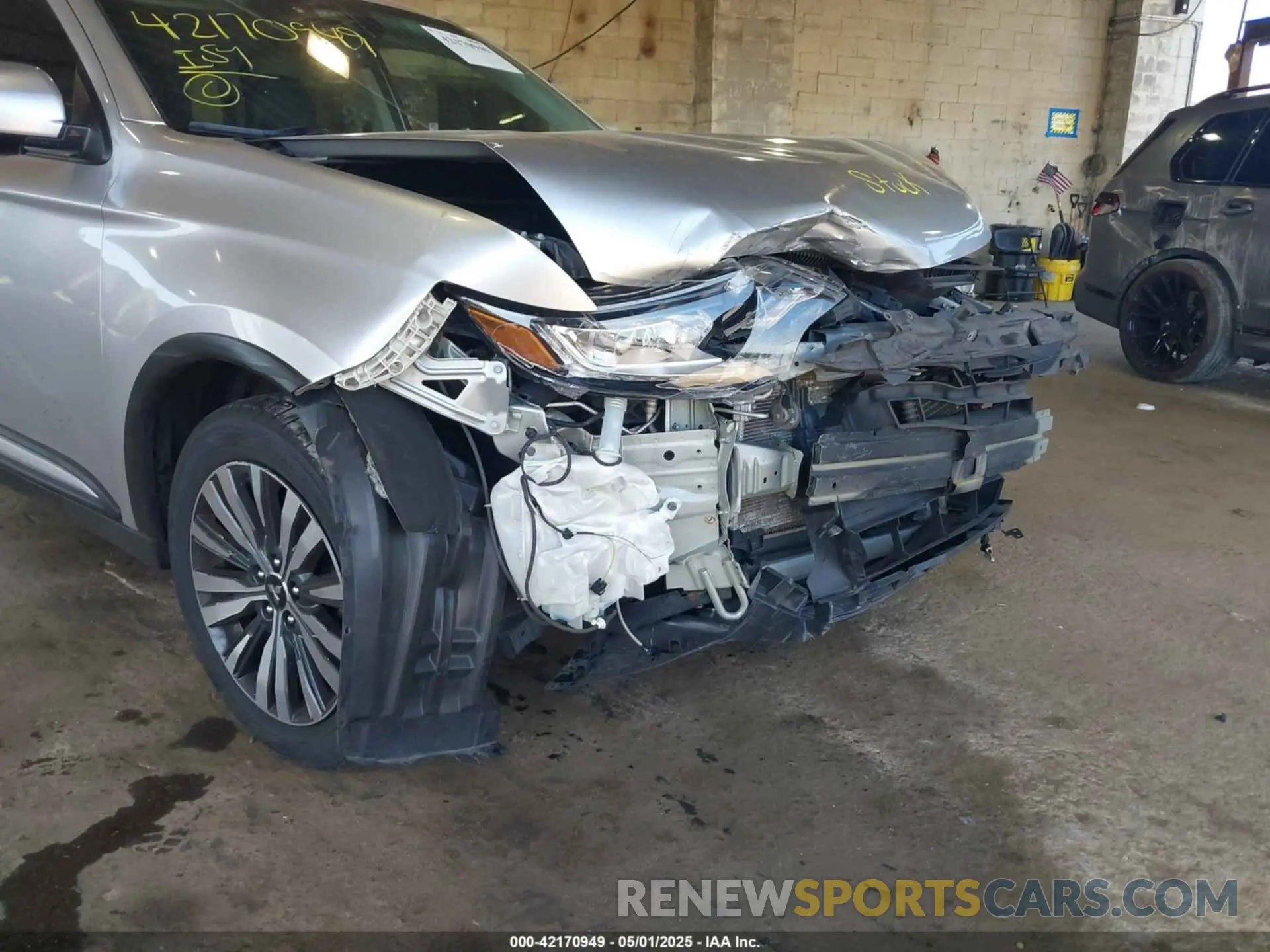 6 Photograph of a damaged car JA4AZ3A34LZ044369 MITSUBISHI OUTLANDER 2020