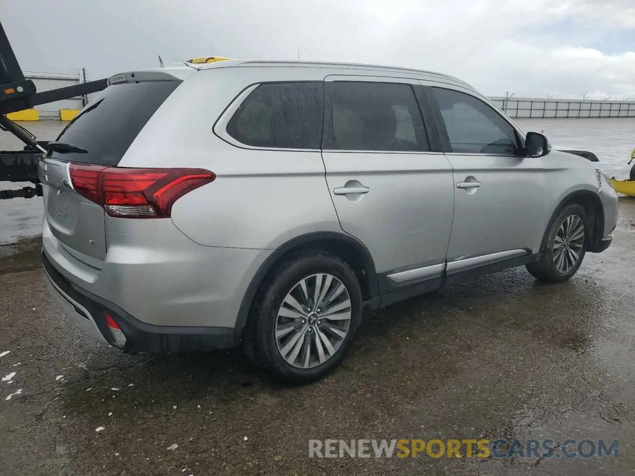 3 Photograph of a damaged car JA4AZ3A35LZ035034 MITSUBISHI OUTLANDER 2020