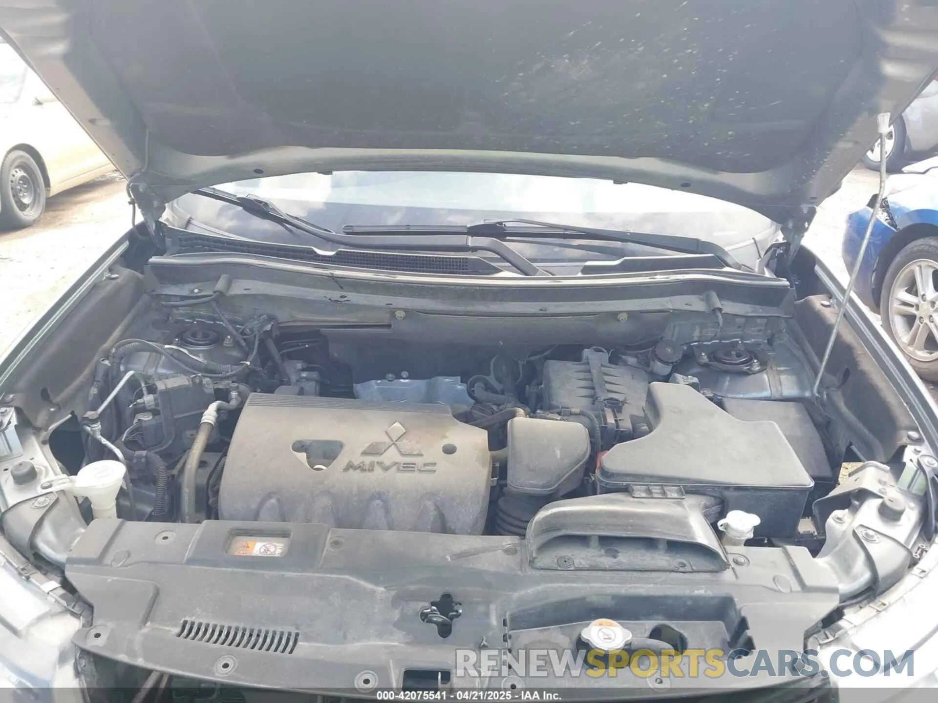 10 Photograph of a damaged car JA4AZ3A36LZ043837 MITSUBISHI OUTLANDER 2020