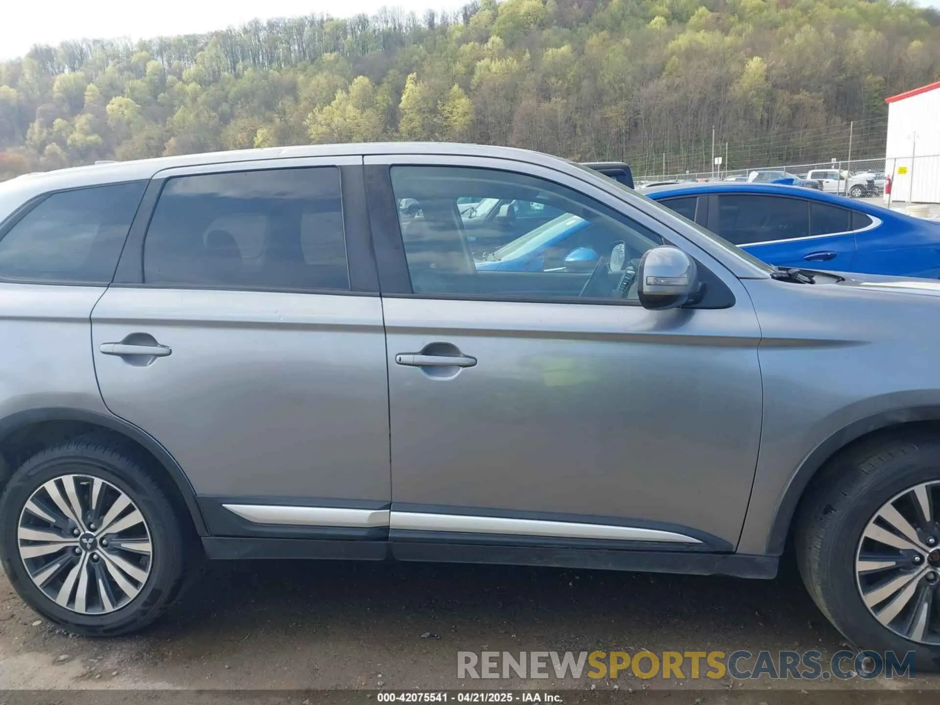 14 Photograph of a damaged car JA4AZ3A36LZ043837 MITSUBISHI OUTLANDER 2020