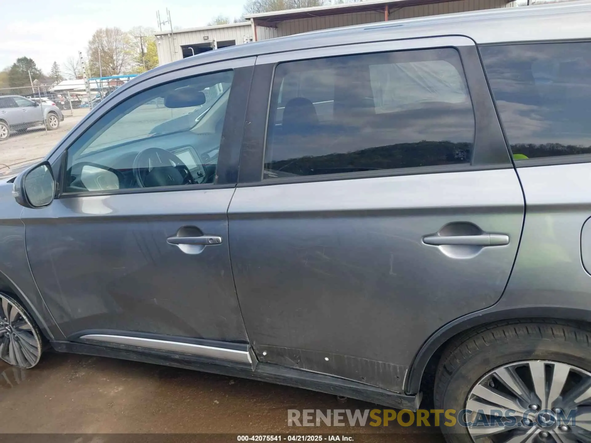 15 Photograph of a damaged car JA4AZ3A36LZ043837 MITSUBISHI OUTLANDER 2020