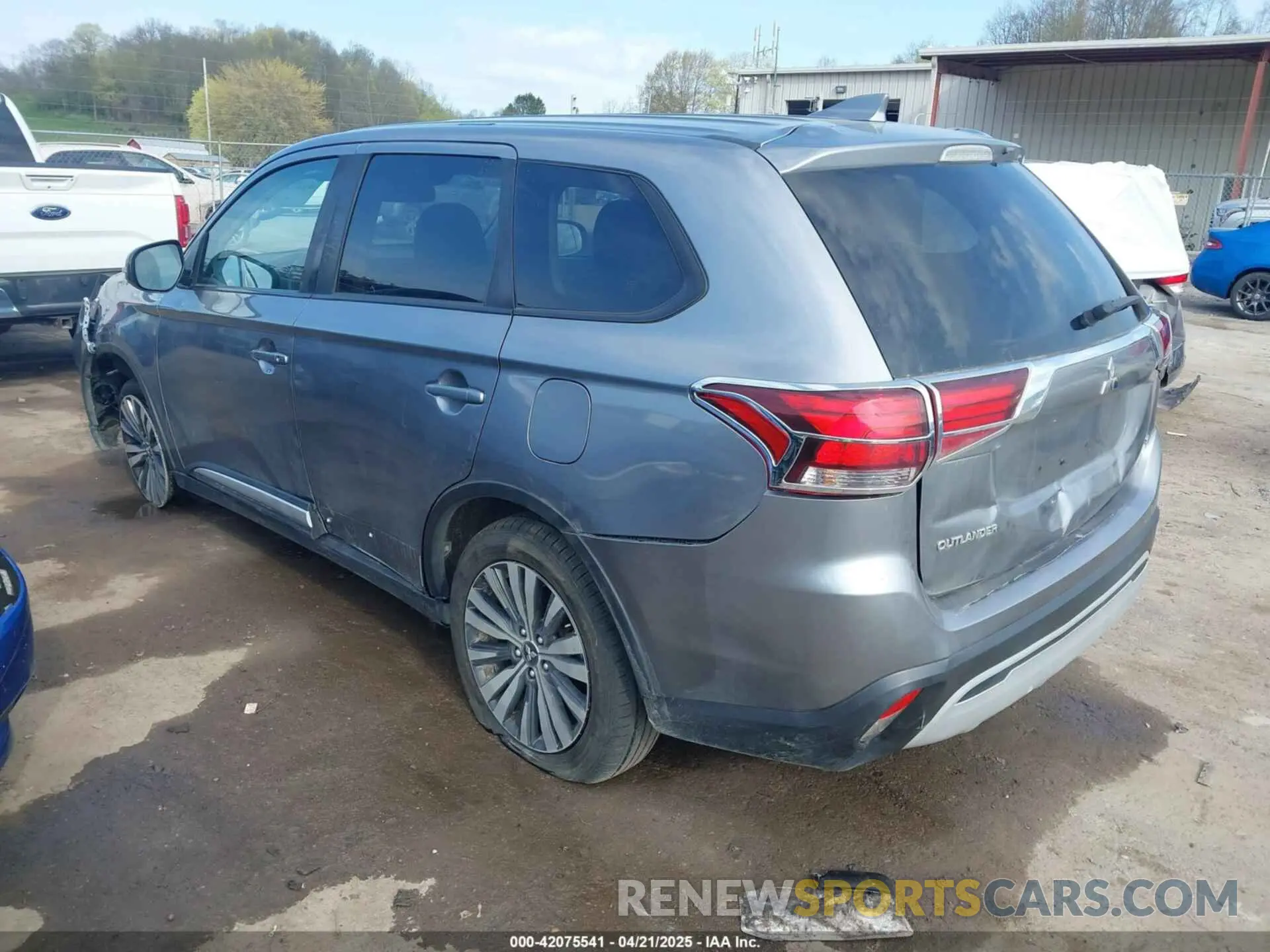 3 Photograph of a damaged car JA4AZ3A36LZ043837 MITSUBISHI OUTLANDER 2020