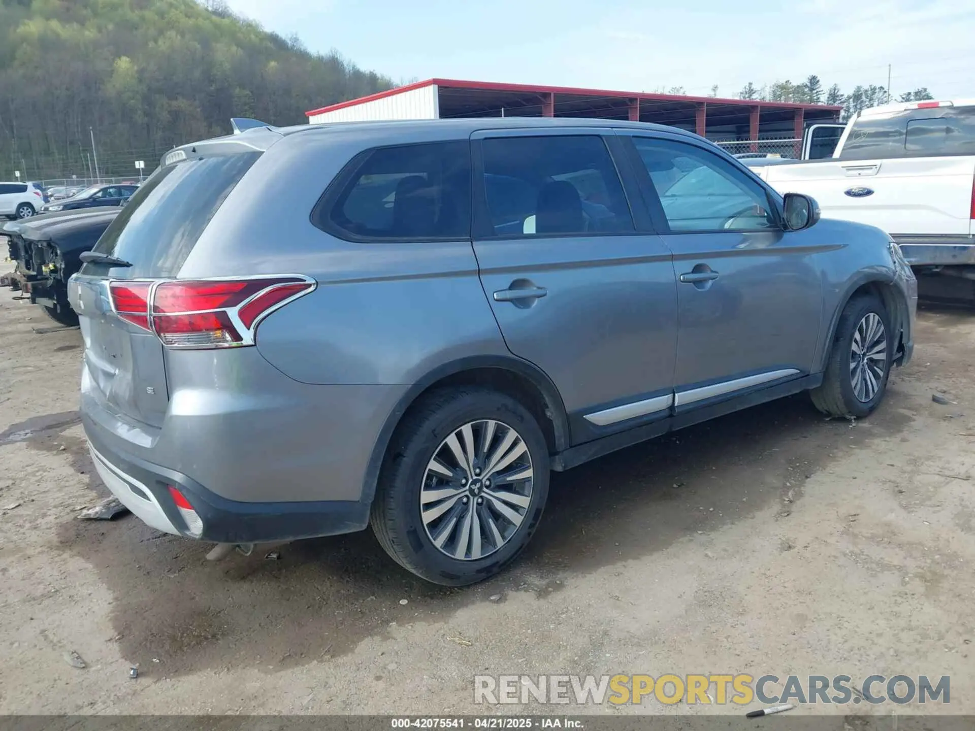 4 Photograph of a damaged car JA4AZ3A36LZ043837 MITSUBISHI OUTLANDER 2020
