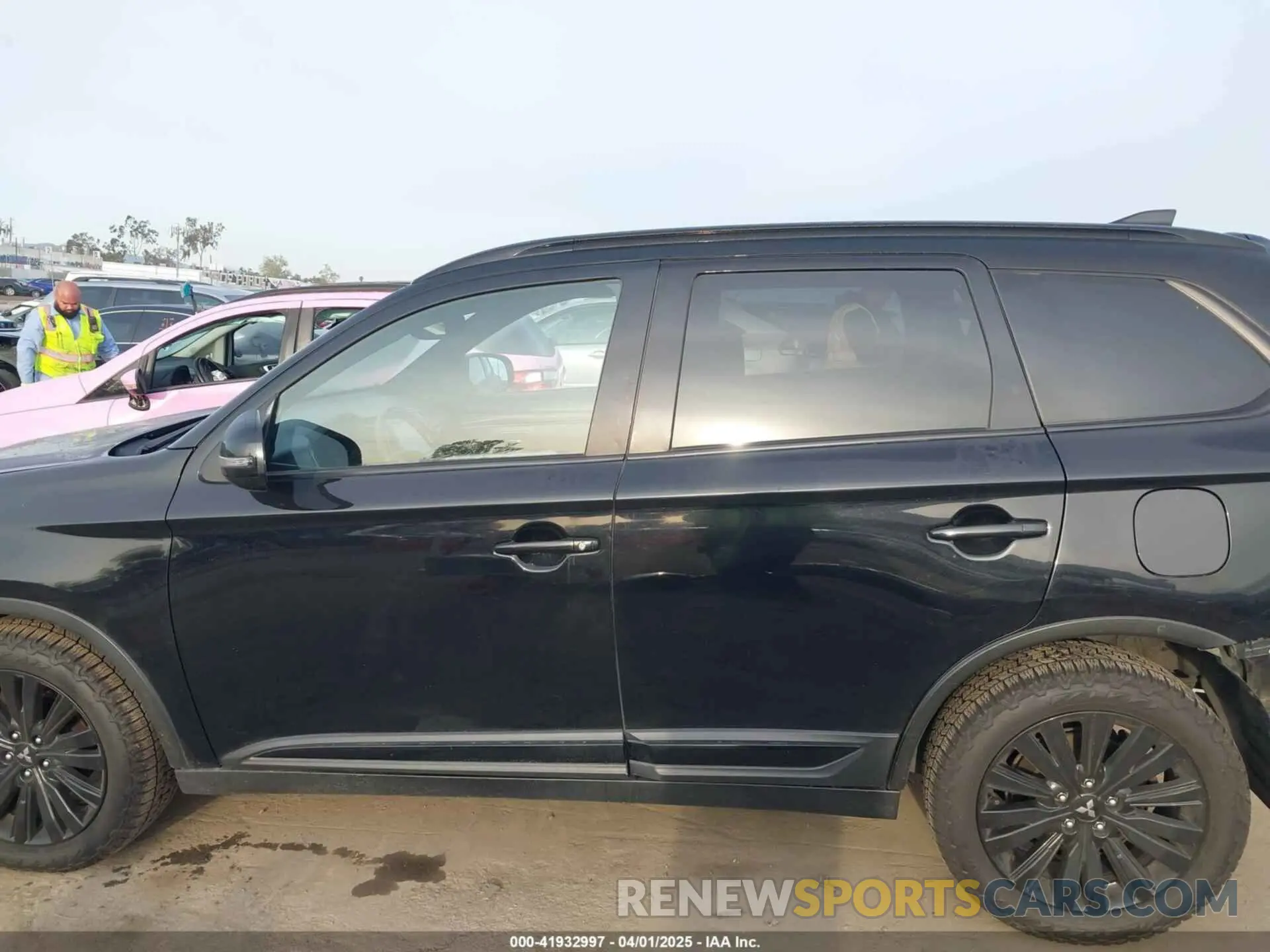 15 Photograph of a damaged car JA4AZ3A37LZ043216 MITSUBISHI OUTLANDER 2020