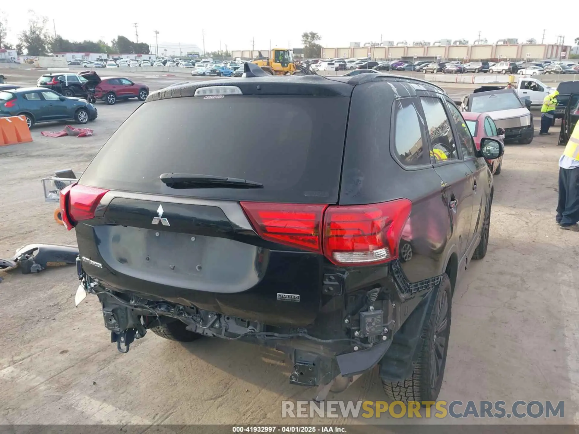 4 Photograph of a damaged car JA4AZ3A37LZ043216 MITSUBISHI OUTLANDER 2020
