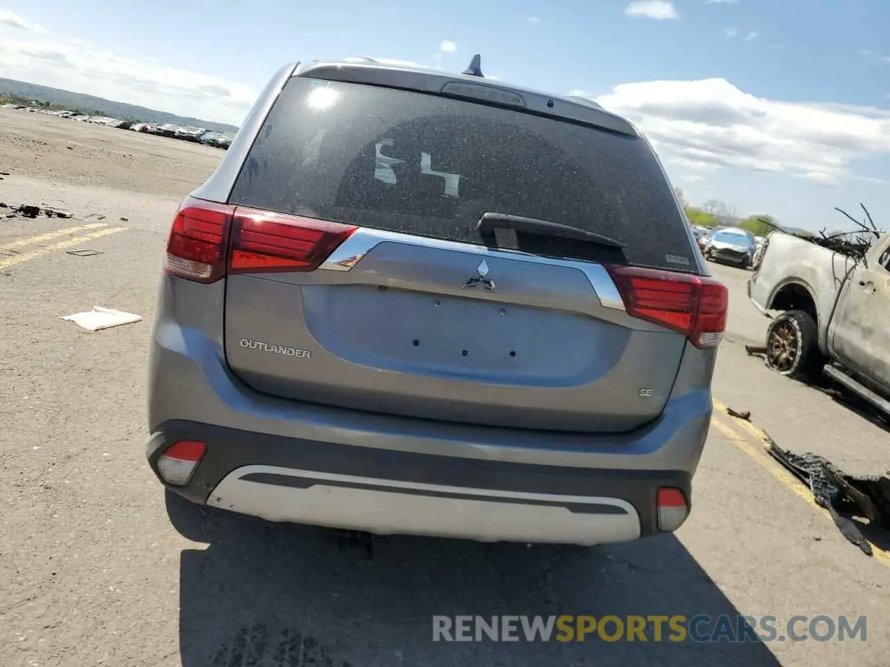 6 Photograph of a damaged car JA4AZ3A37LZ045354 MITSUBISHI OUTLANDER 2020