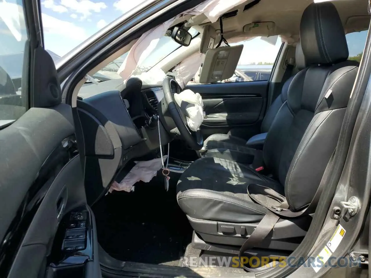 7 Photograph of a damaged car JA4AZ3A37LZ045354 MITSUBISHI OUTLANDER 2020