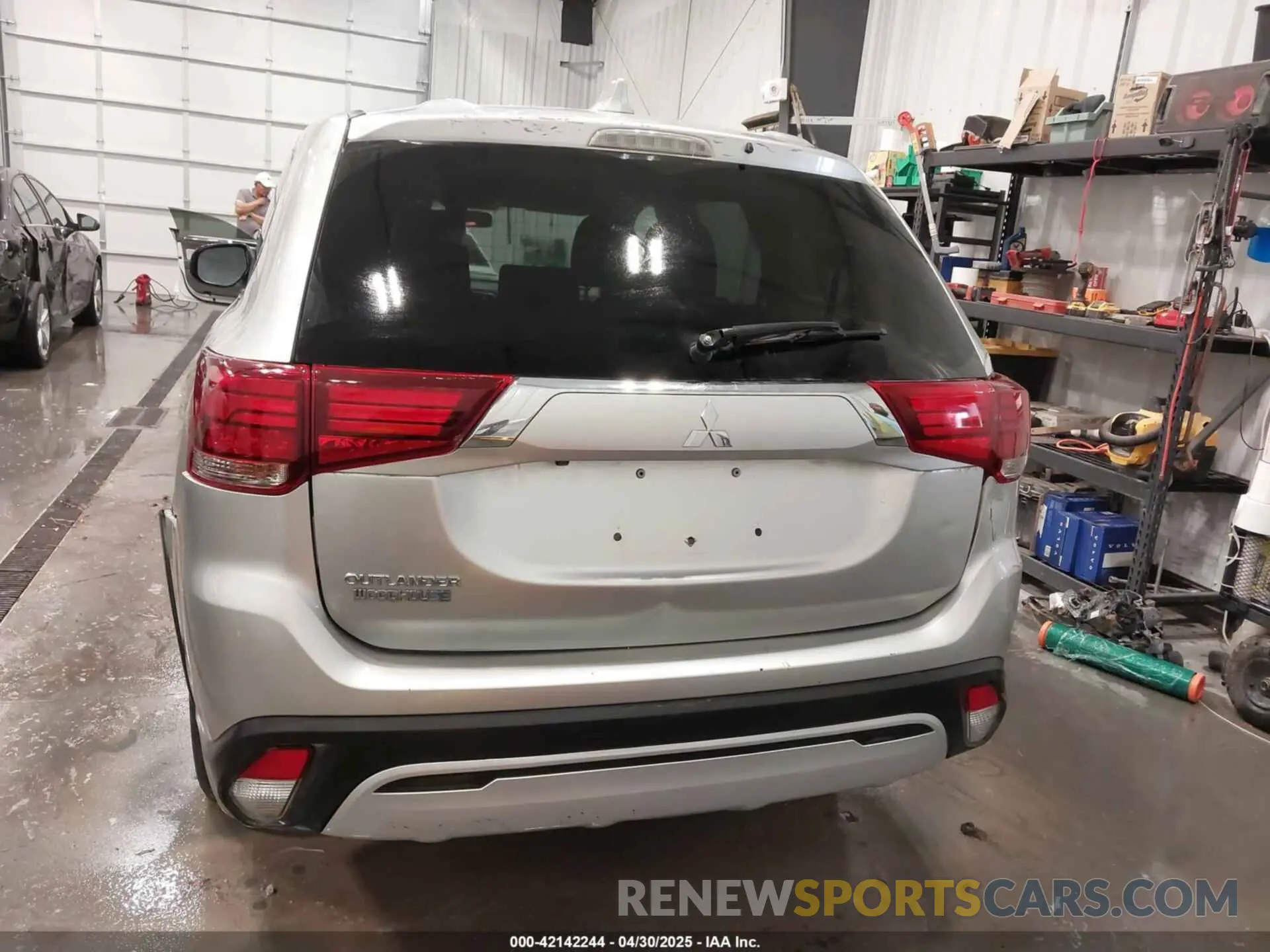 17 Photograph of a damaged car JA4AZ3A38LZ018227 MITSUBISHI OUTLANDER 2020
