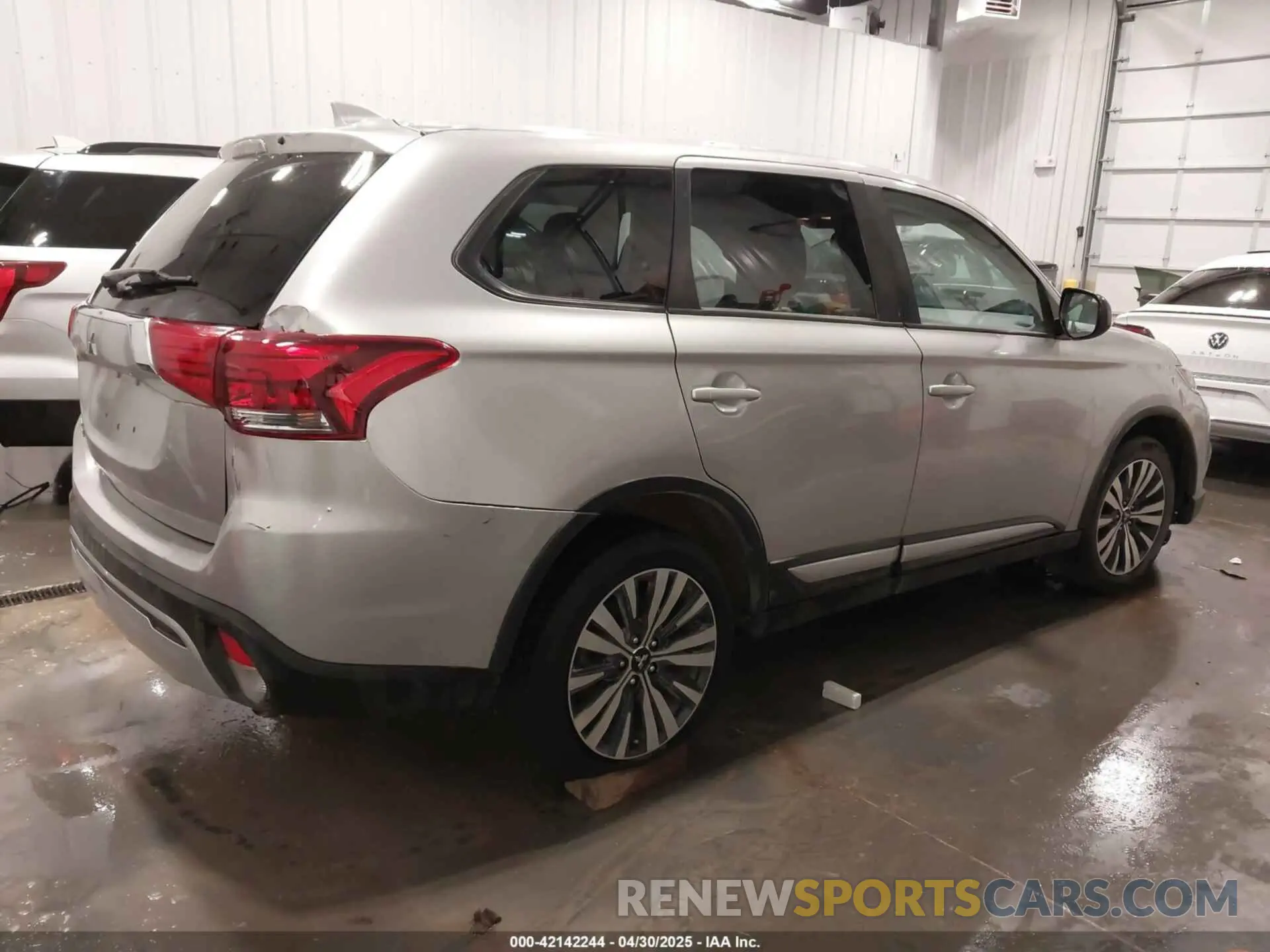 4 Photograph of a damaged car JA4AZ3A38LZ018227 MITSUBISHI OUTLANDER 2020