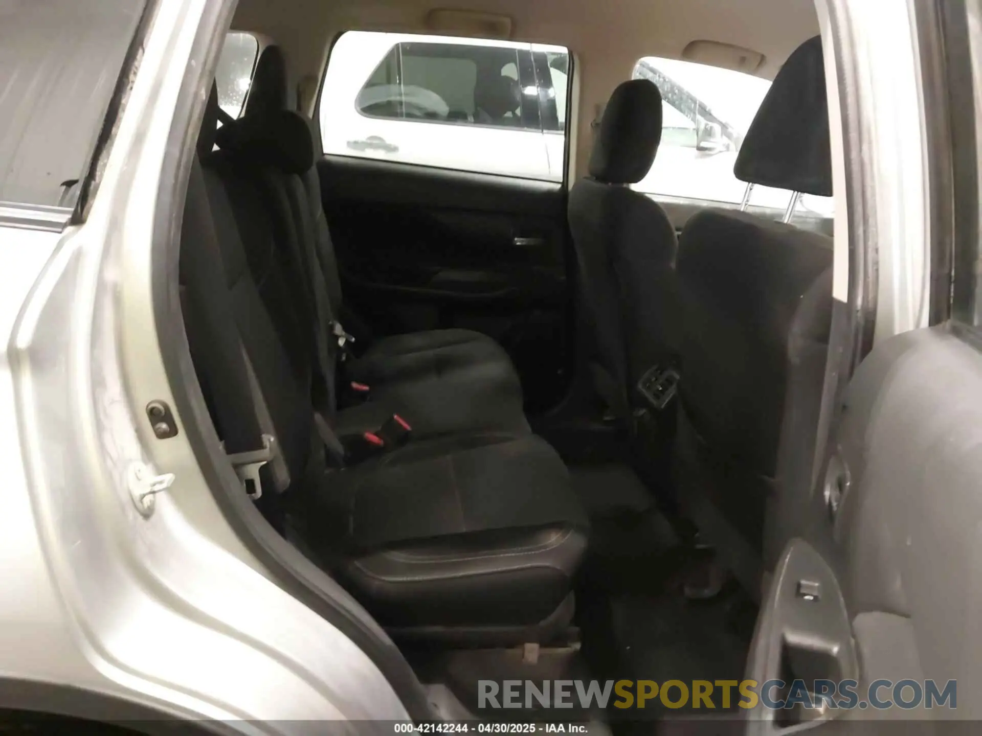 8 Photograph of a damaged car JA4AZ3A38LZ018227 MITSUBISHI OUTLANDER 2020