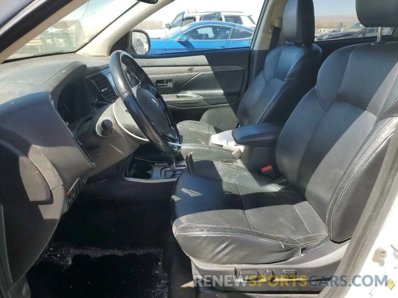 7 Photograph of a damaged car JA4AZ3A38LZ024870 MITSUBISHI OUTLANDER 2020