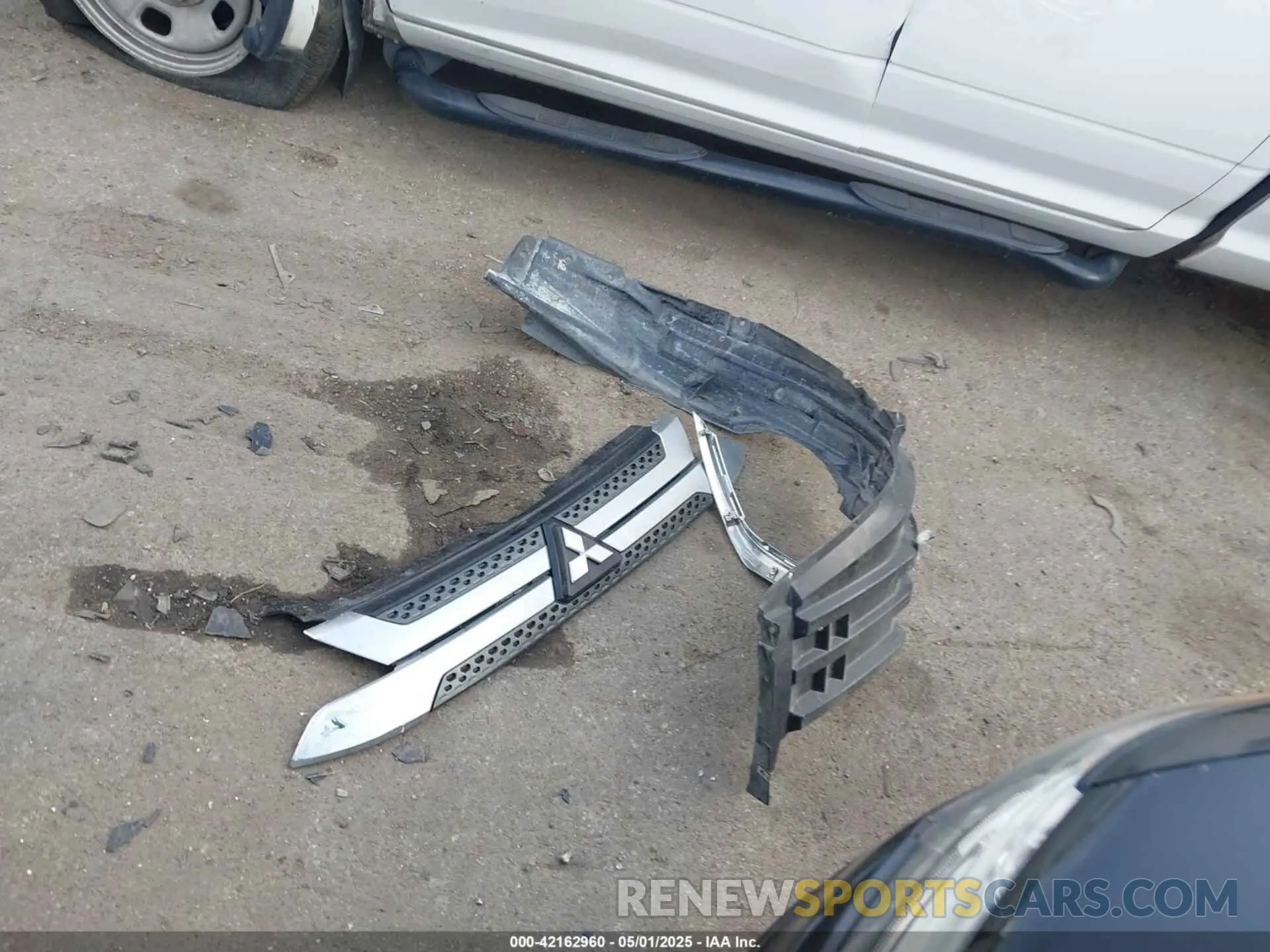 12 Photograph of a damaged car JA4AZ3A39LZ042844 MITSUBISHI OUTLANDER 2020