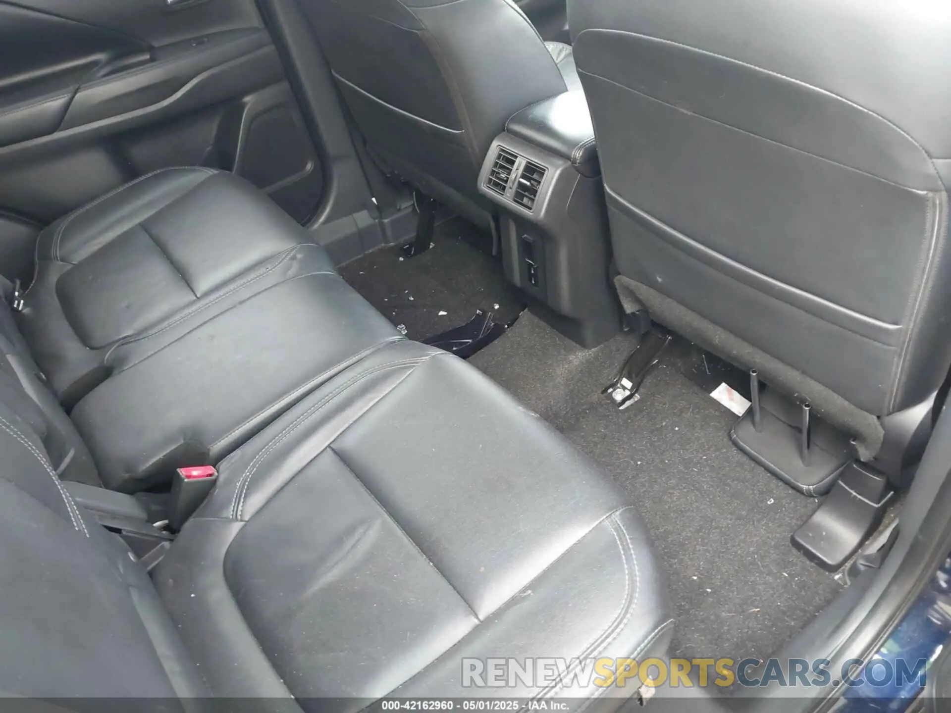 8 Photograph of a damaged car JA4AZ3A39LZ042844 MITSUBISHI OUTLANDER 2020