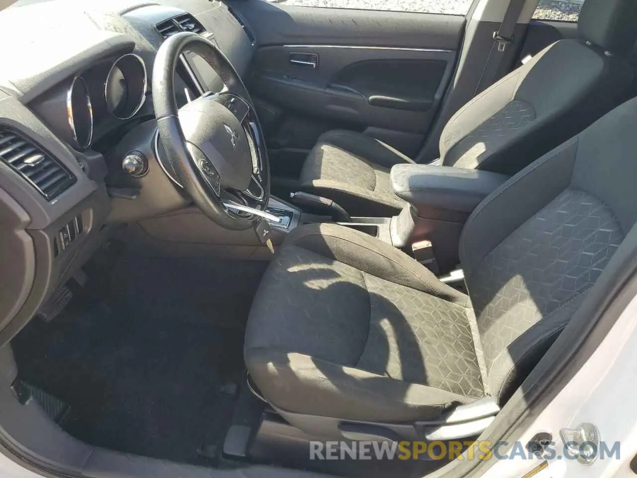 7 Фотография поврежденного автомобиля JA4APUAU6MU030699 MITSUBISHI OUTLANDER 2021