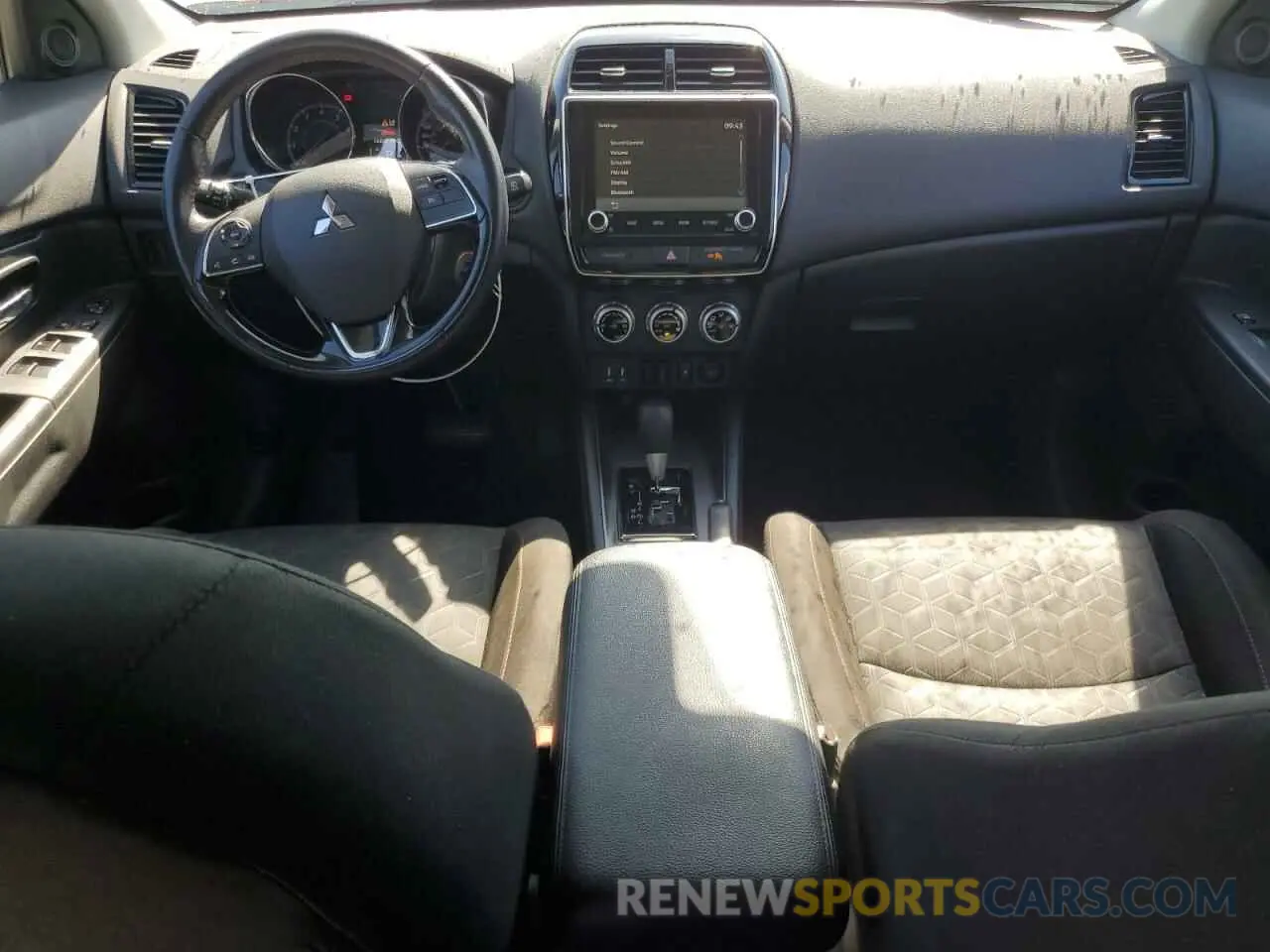 8 Фотография поврежденного автомобиля JA4APUAU6MU030699 MITSUBISHI OUTLANDER 2021