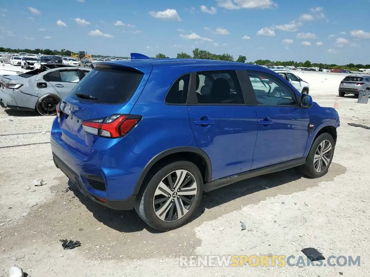 3 Фотография поврежденного автомобиля JA4APUAUXMU011864 MITSUBISHI OUTLANDER 2021