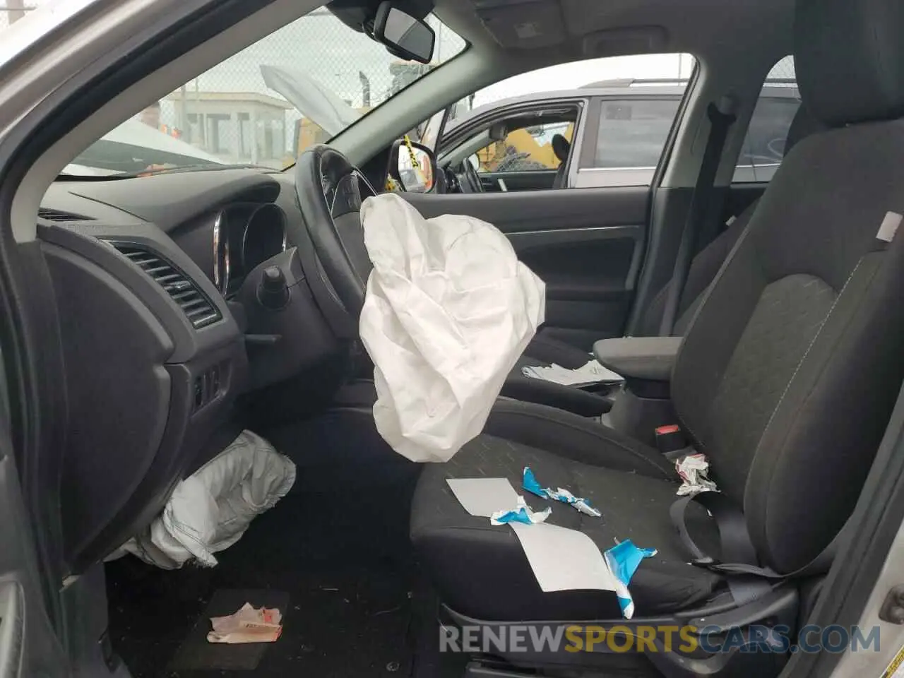 7 Photograph of a damaged car JA4ARUAU1MU010564 MITSUBISHI OUTLANDER 2021