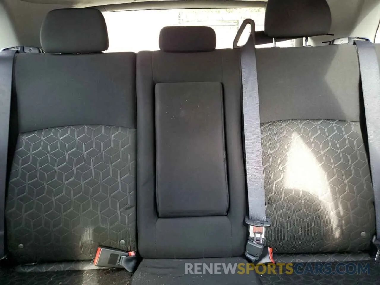 10 Photograph of a damaged car JA4ARUAU2MU017913 MITSUBISHI OUTLANDER 2021