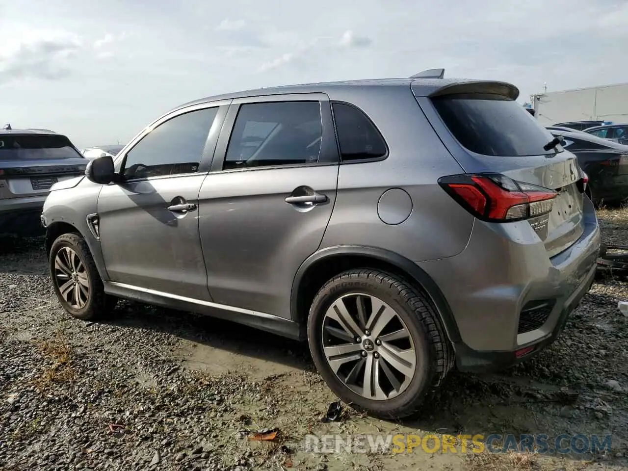 2 Photograph of a damaged car JA4ARUAU2MU017913 MITSUBISHI OUTLANDER 2021