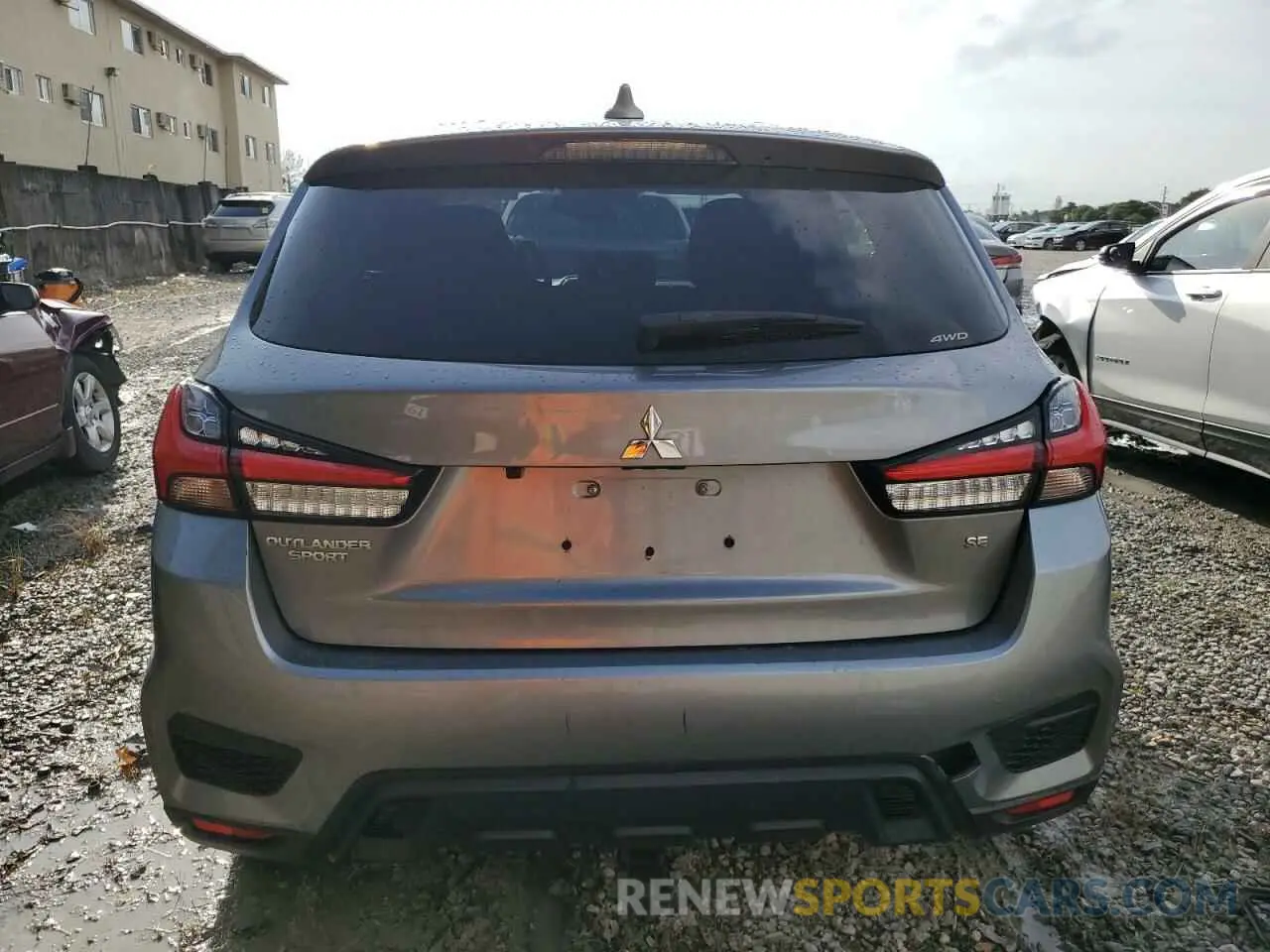 6 Photograph of a damaged car JA4ARUAU2MU017913 MITSUBISHI OUTLANDER 2021