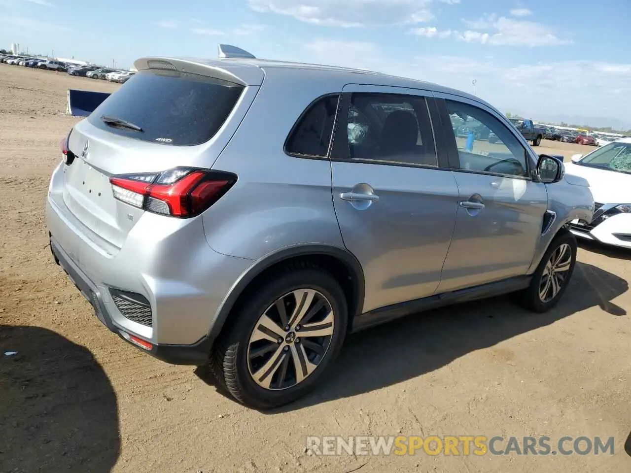 3 Фотография поврежденного автомобиля JA4ARUAU5MU017808 MITSUBISHI OUTLANDER 2021