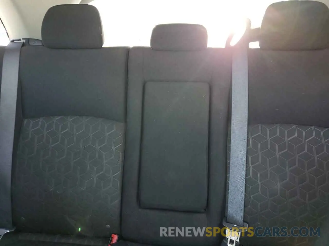 10 Photograph of a damaged car JA4ARUAU8MU017365 MITSUBISHI OUTLANDER 2021
