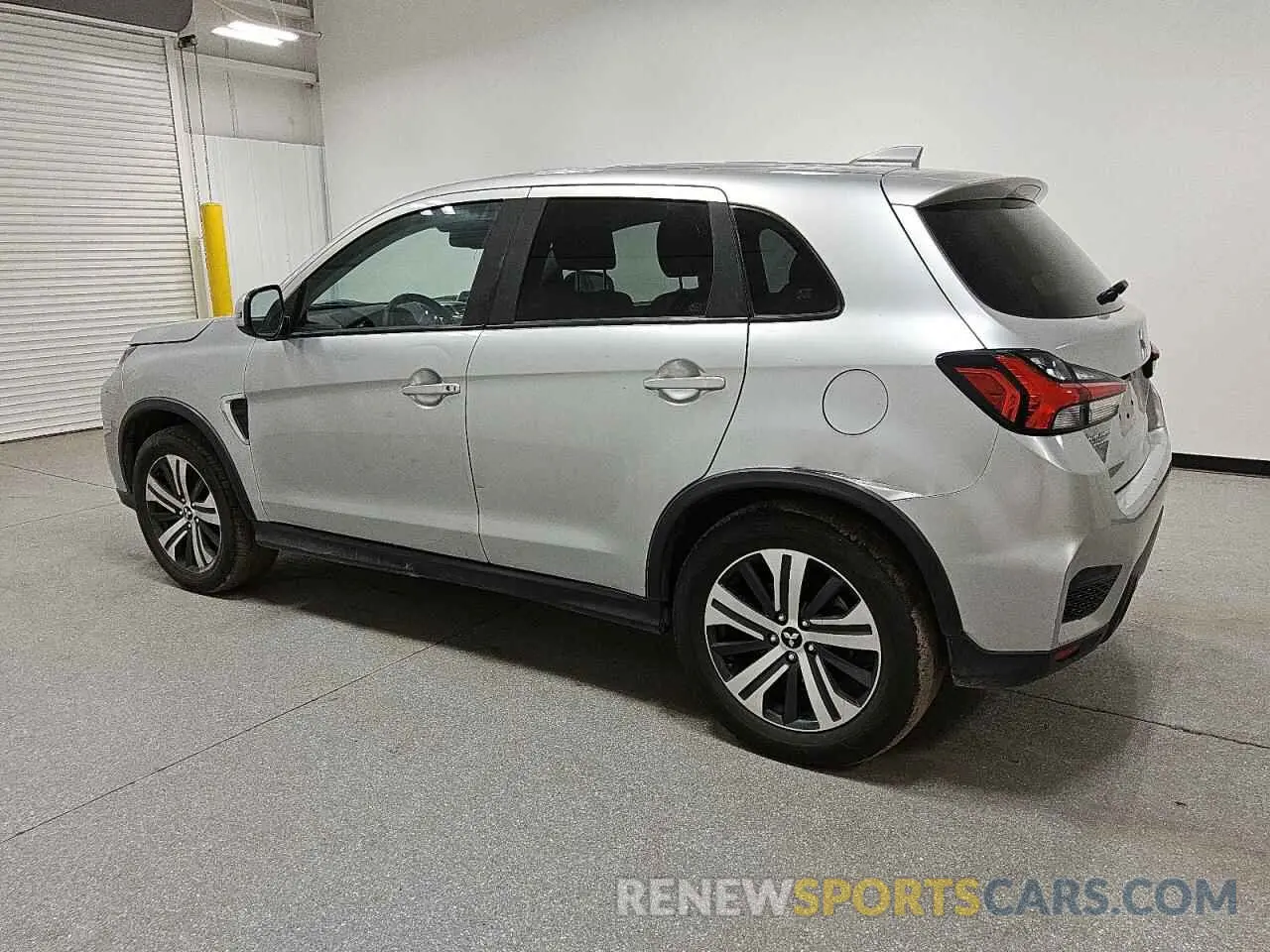 2 Photograph of a damaged car JA4ARUAU8MU022744 MITSUBISHI OUTLANDER 2021
